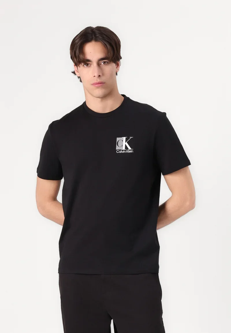Calvin Klein HERO LOGO მაისური..webp