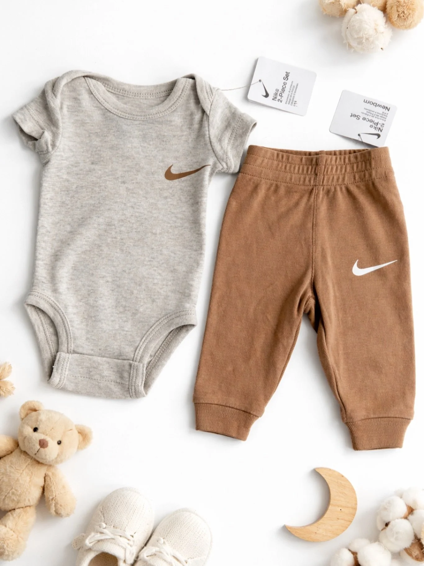 ახალშობილი ბიჭის ბრენდული Nike კომპლექტი 👶🏻🤎
კომფორტი და ხარისხი პირველივე დღეებიდან ✨

👕 შედგება: ბოდი + შარვალი 📏 ზომა: Newborn (50&ndash;56 სმ) 💵 ღირებულება: 70 ლარი 📦 ლიმიტირებული რაოდენობა &ndash; მხოლოდ 1 ცალი

დეტალებისთვის დაგვიკავშირდ