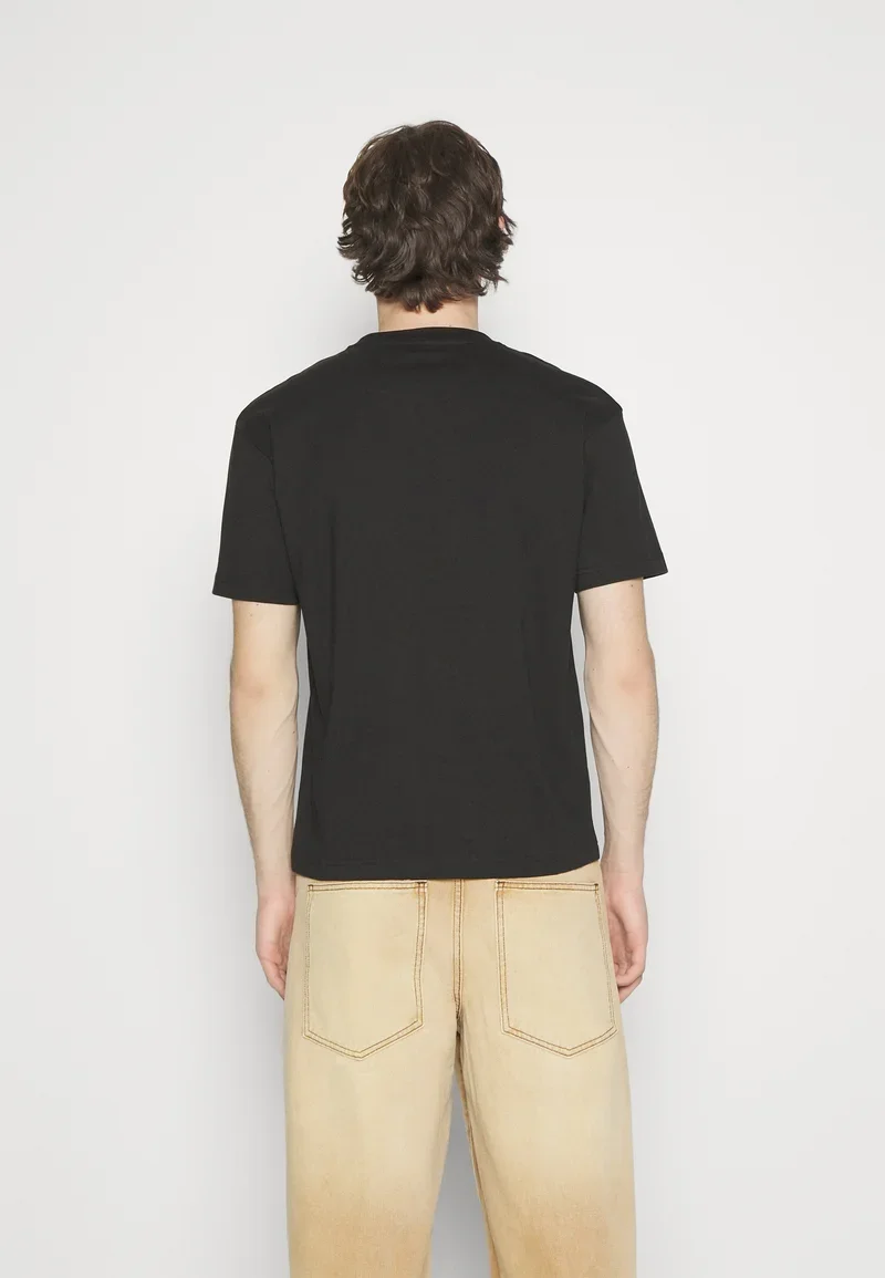 Calvin Klein შავი მაისური პრინტით-back.webp