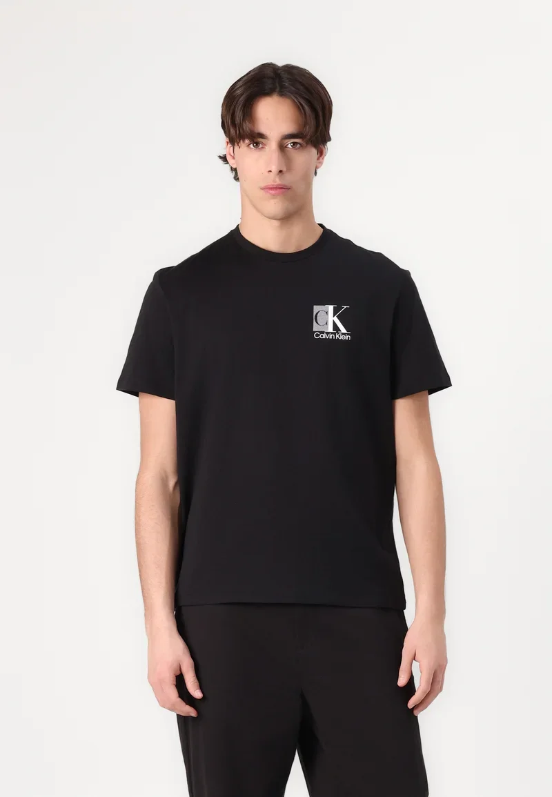 Calvin Klein HERO LOGO მაისური ffront.webp