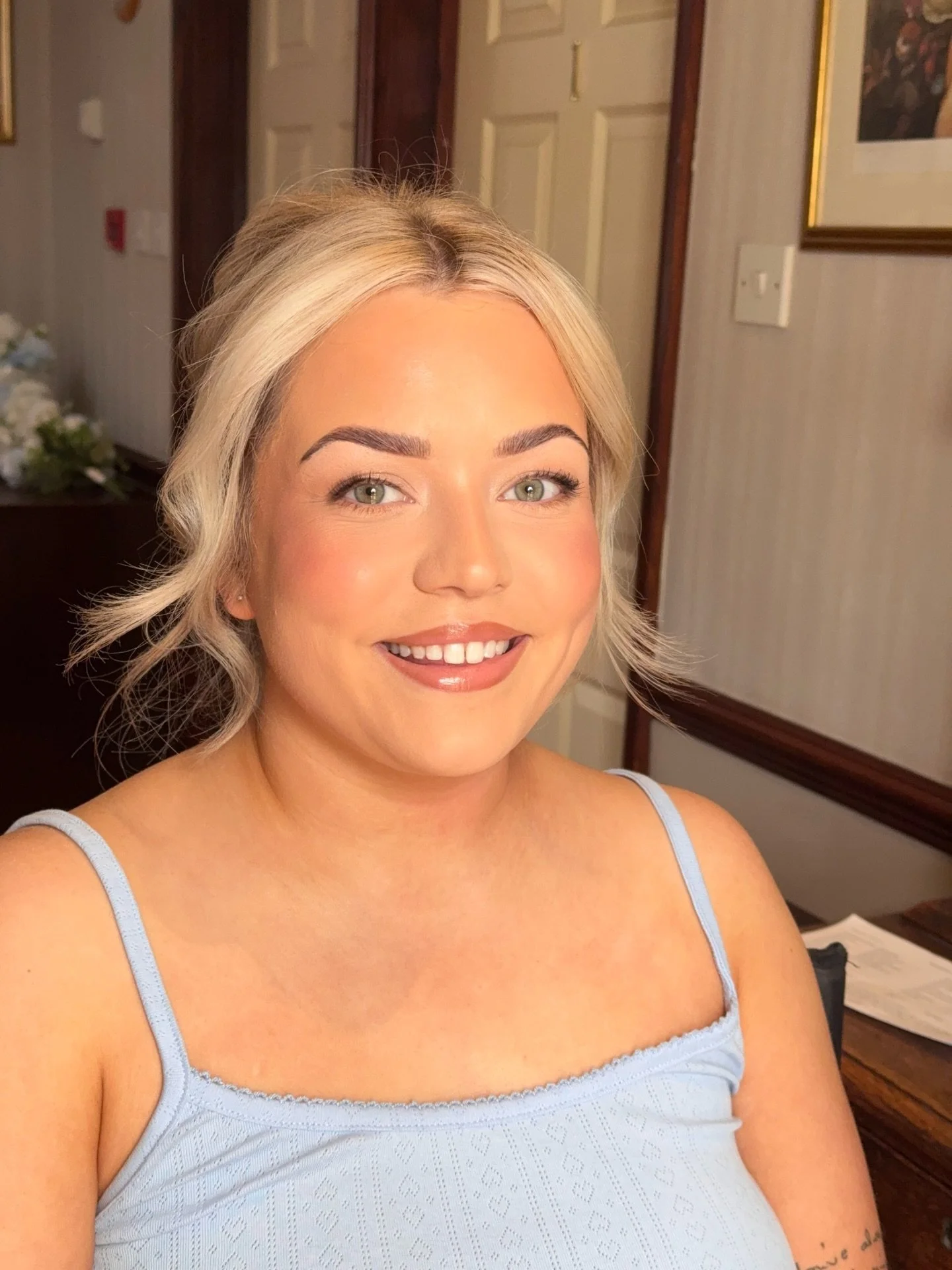 Soft glam bridesmaid vibes 💗

For the girls who love makeup to feel pretty, polished and still like them ✨

We kept this look super soft with warm bronze tones through the eyes and a peachy blush moment instead of anything too pink, perfect if you&r