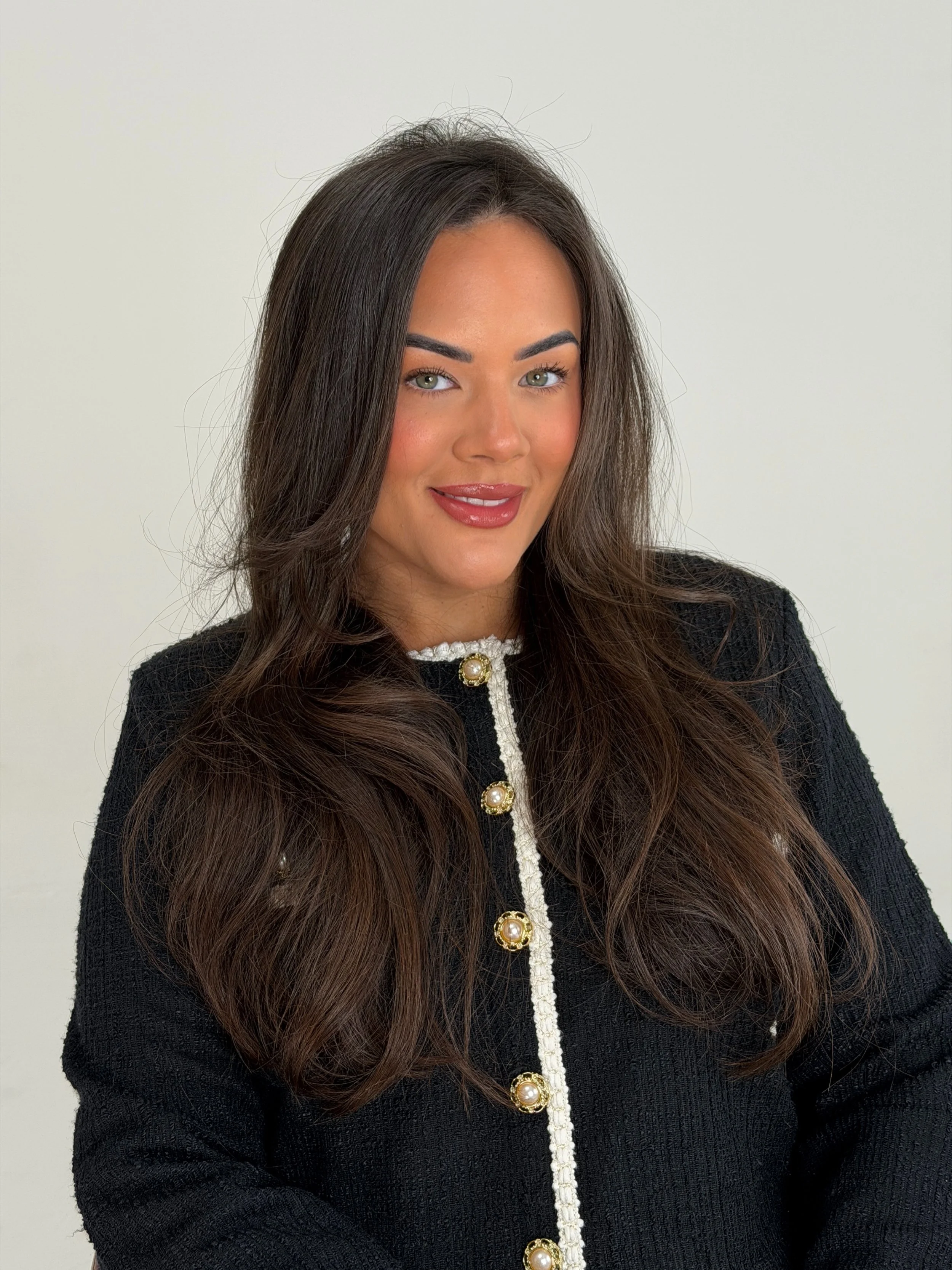 Elisha Simon, bridal makeup artist in Northamptonshire specialising in soft glam bridal makeup.