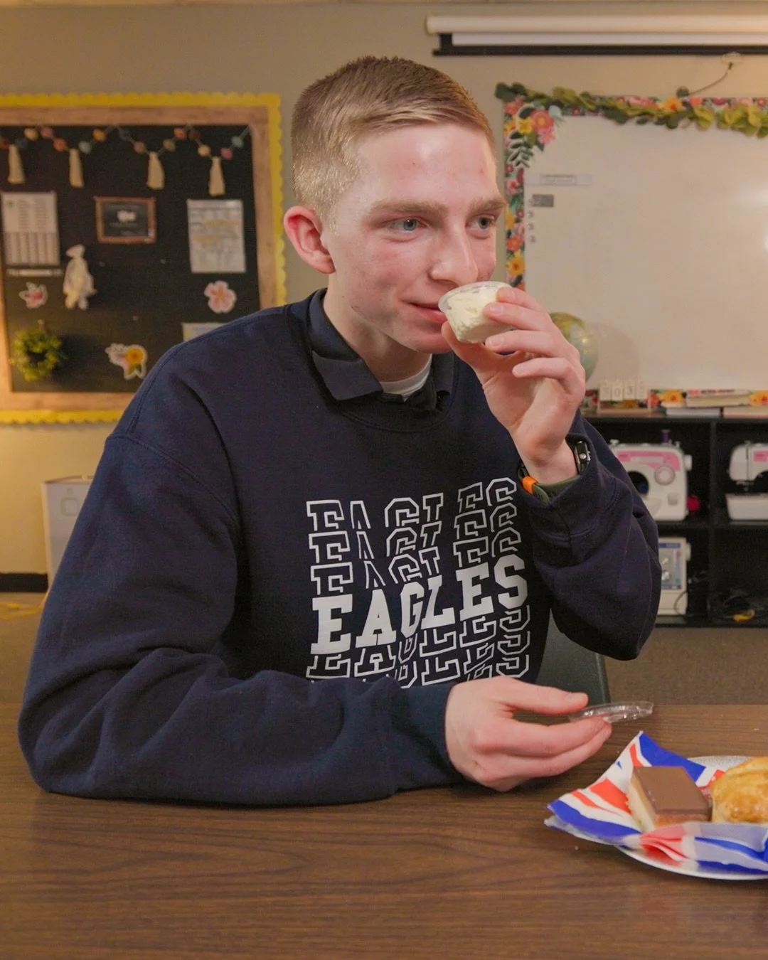 American Highschoolers try REAL British food! What will they think? 🤔