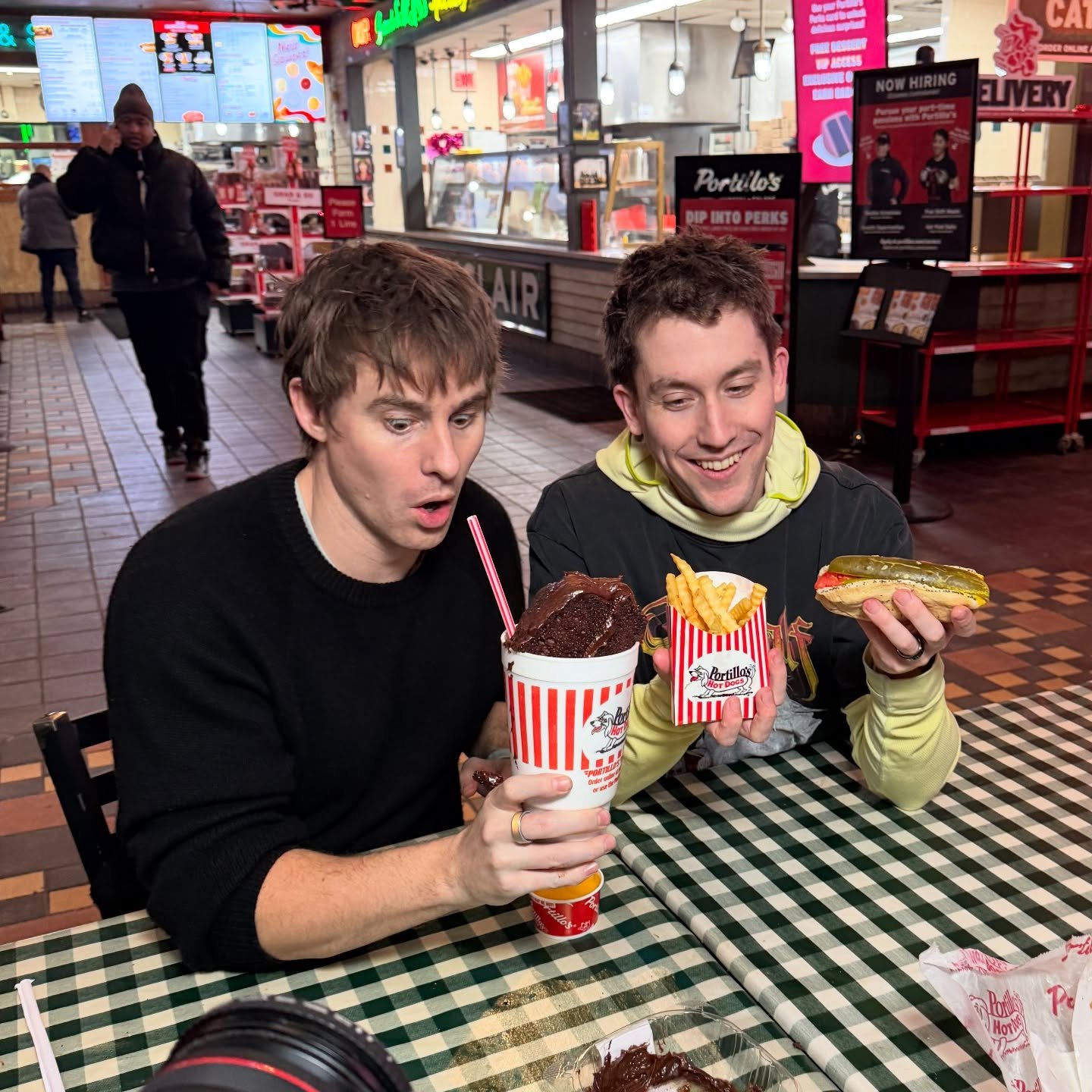 JOLLY vs the legendary Chicago cake shake!!! 🤩 @portilloshotdogs