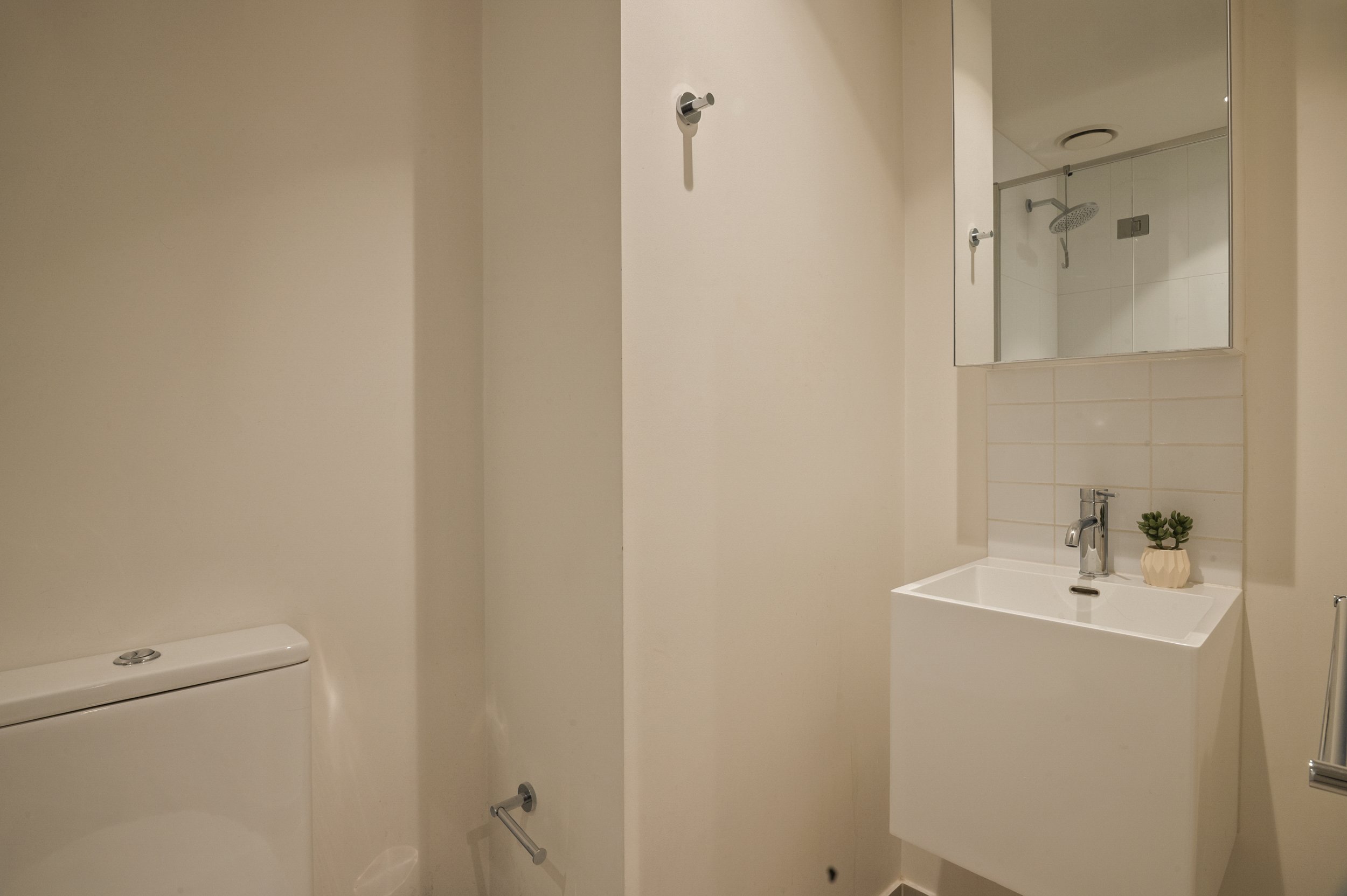 Bathroom 2.JPG