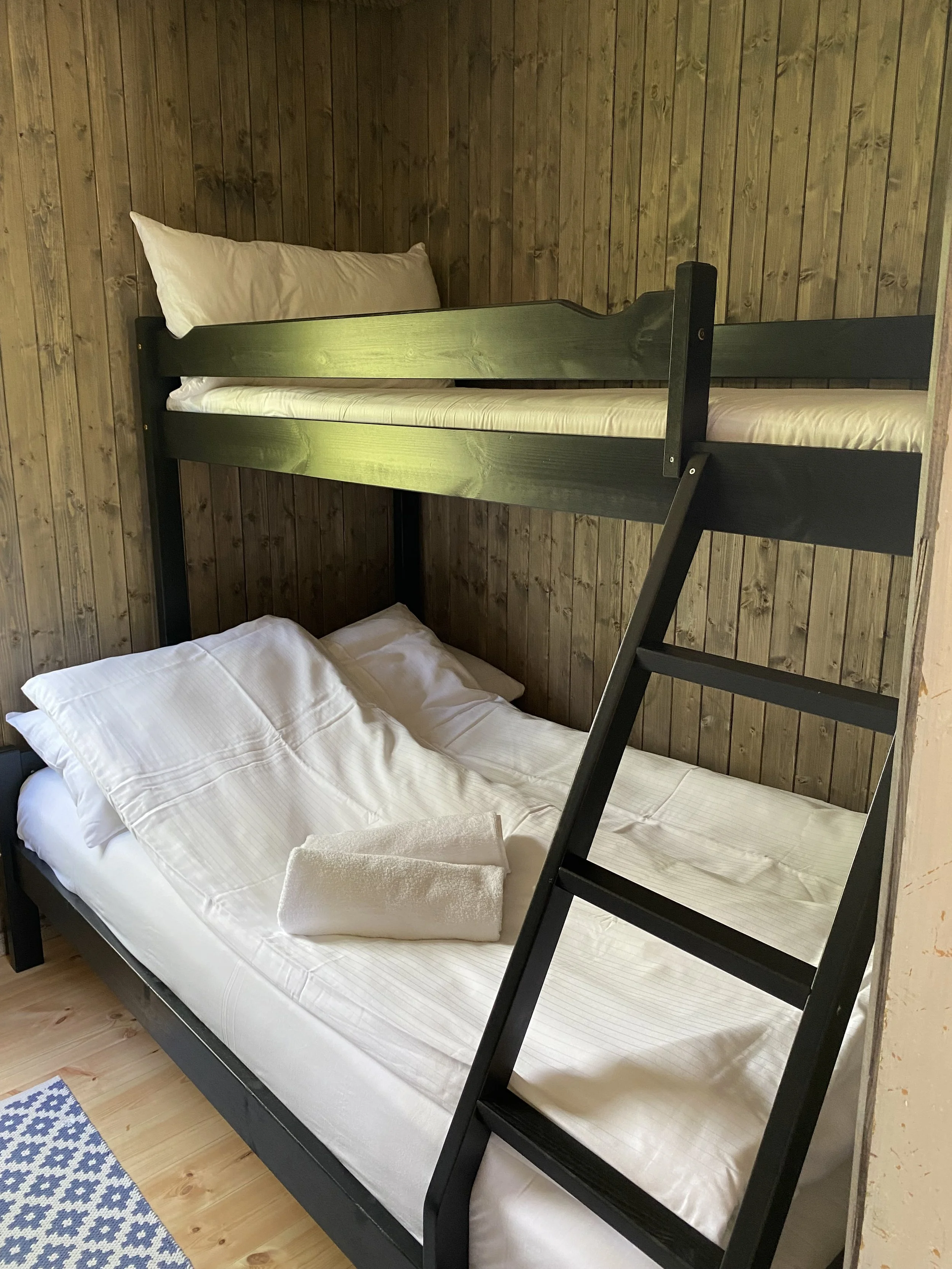 Hytte1-senger.jpeg