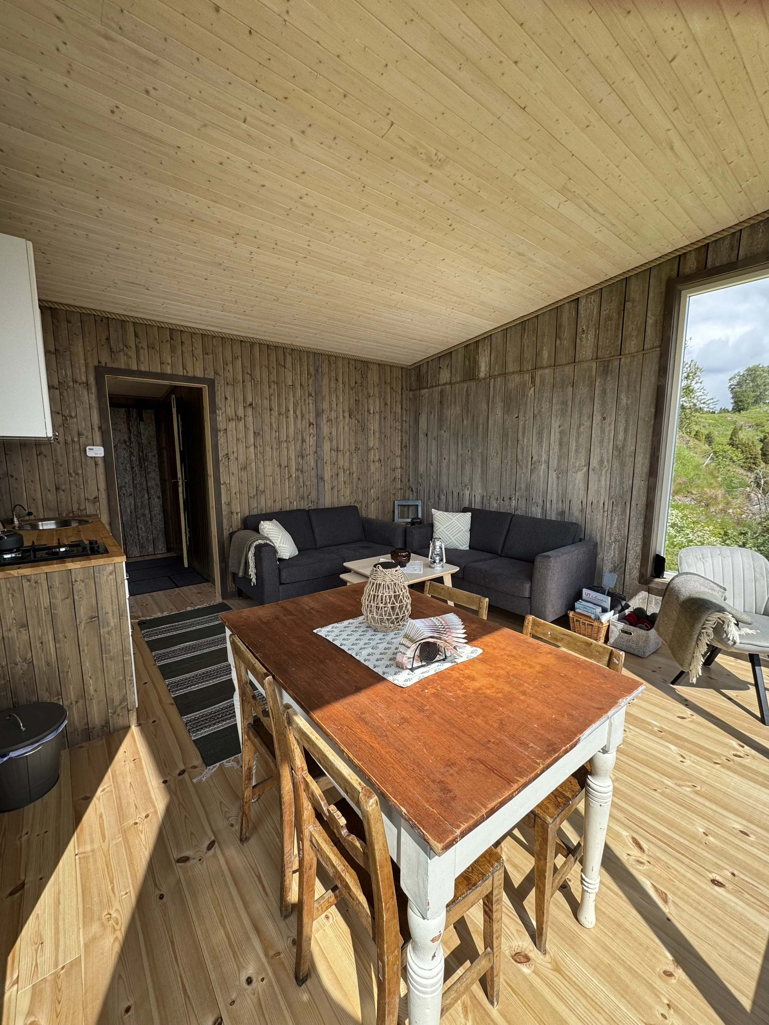 Hytte3-spiesebord.jpeg