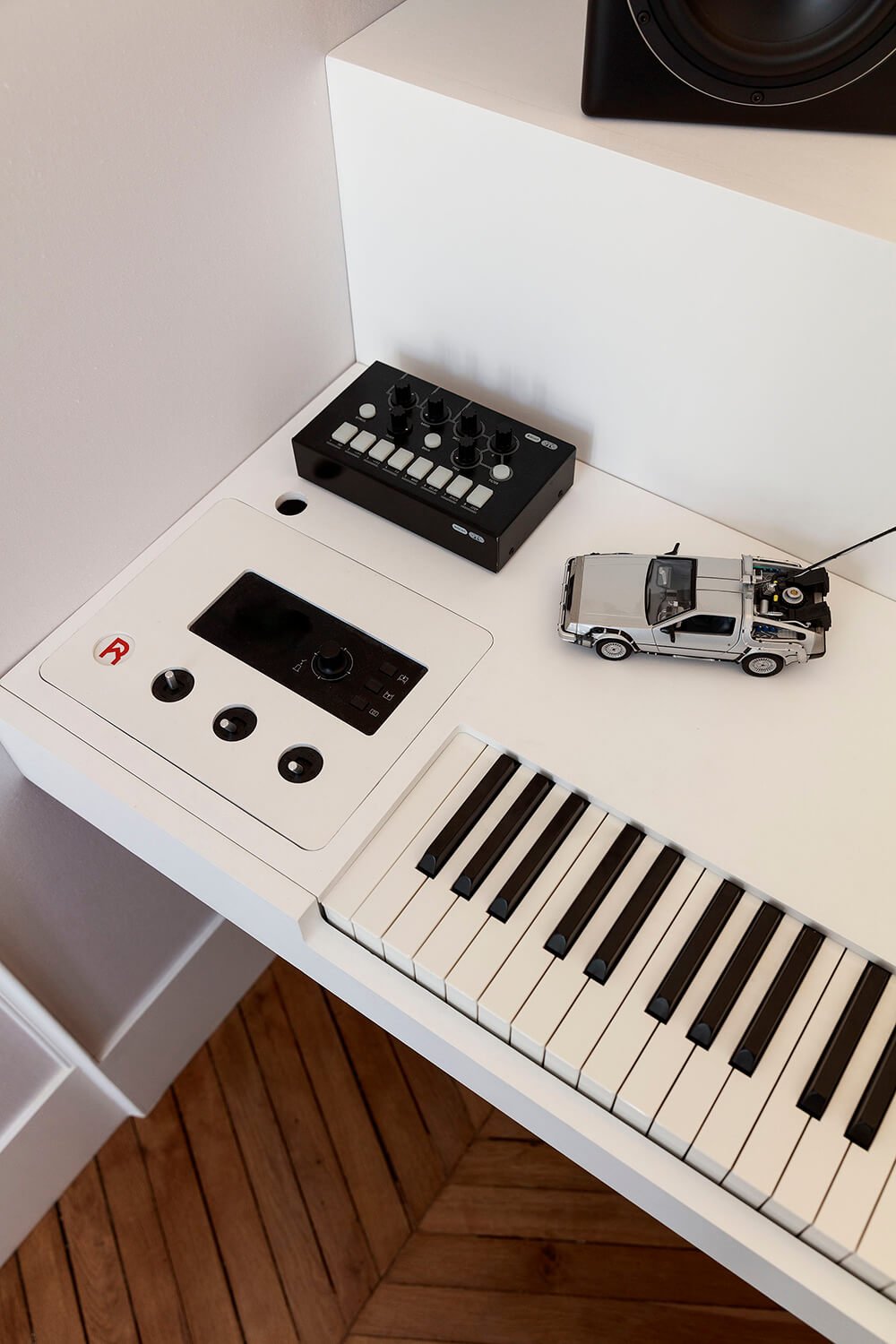 photo-studio-thomas-roussel-details-desk.jpg