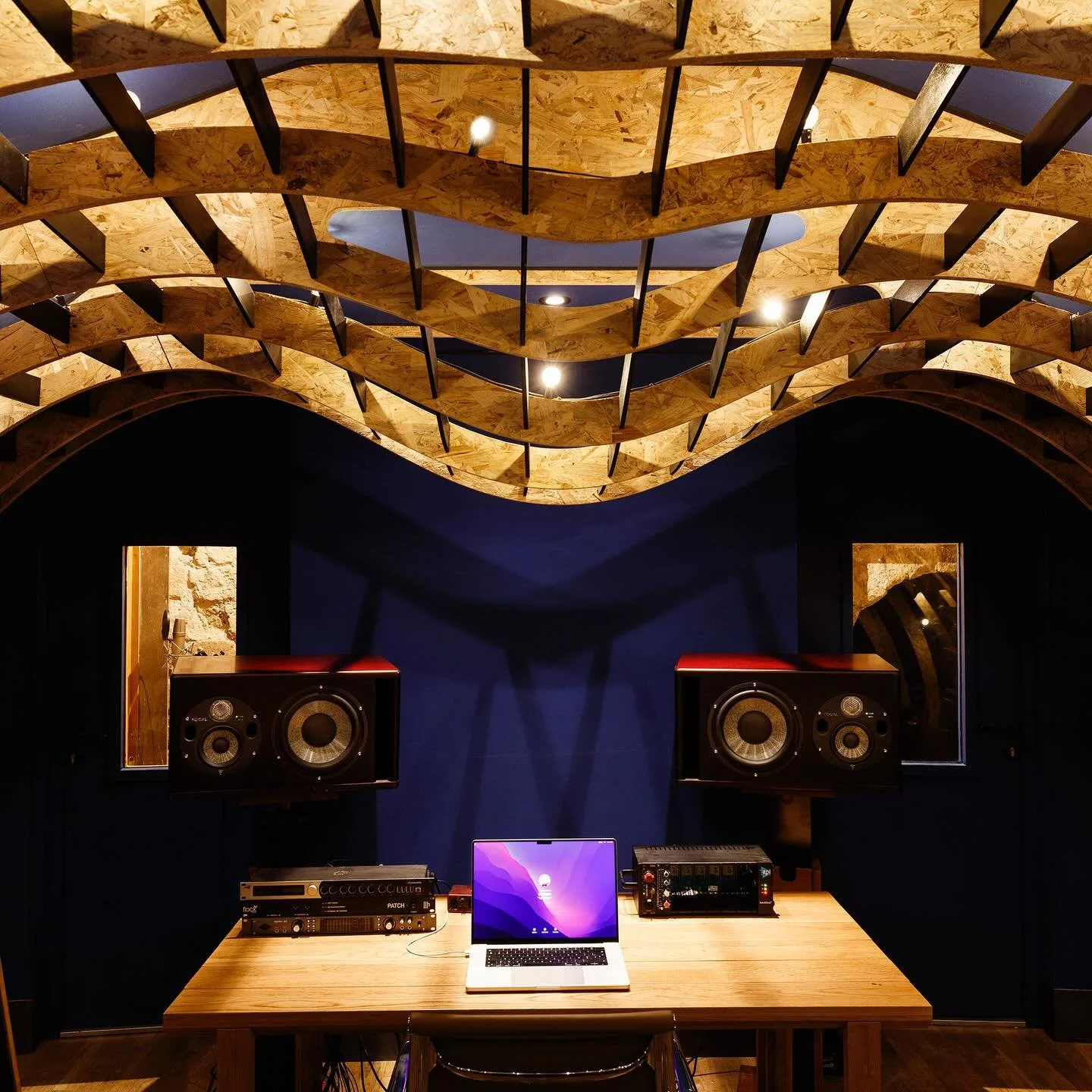 [ARCHIVE]

Sous la vo&ucirc;te d&rsquo;une cave parisienne, un studio sur-mesure a vu le jour.

C&rsquo;&eacute;tait en 2020, @thea.meneur nous a confi&eacute; la transformation d&rsquo;une cave vo&ucirc;t&eacute;e en studio de musique.
Nous avons pr