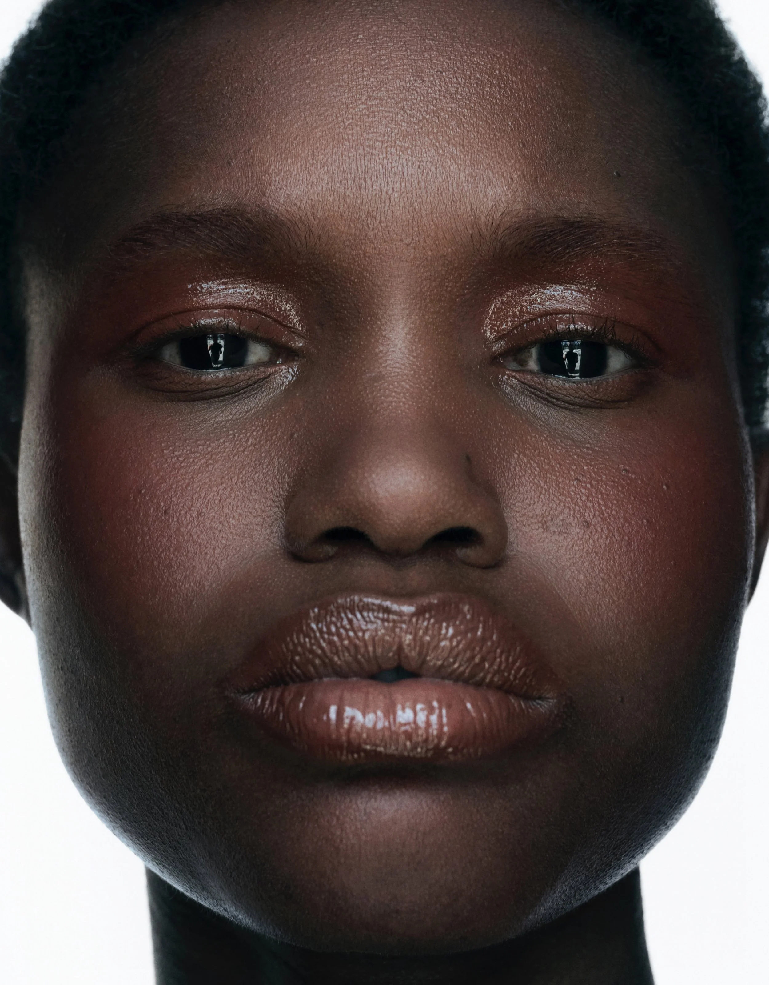 Eve
Photographer @laurapalm 
Makeup @juliakraemermakeup using @yslbeauty