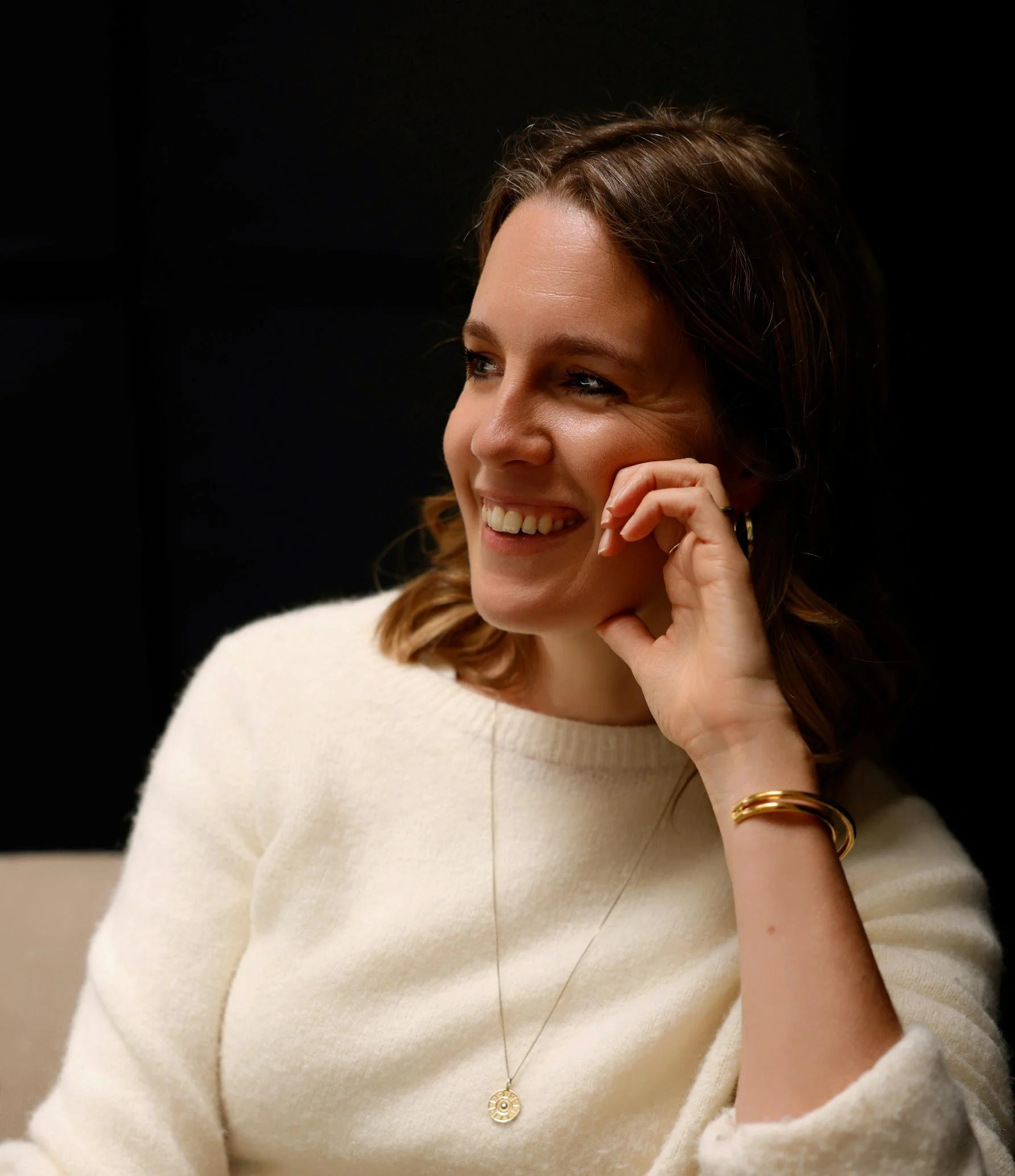 Foto van Anna Teggelaar bij uitleg over hoe zelfheling is ontstaan
