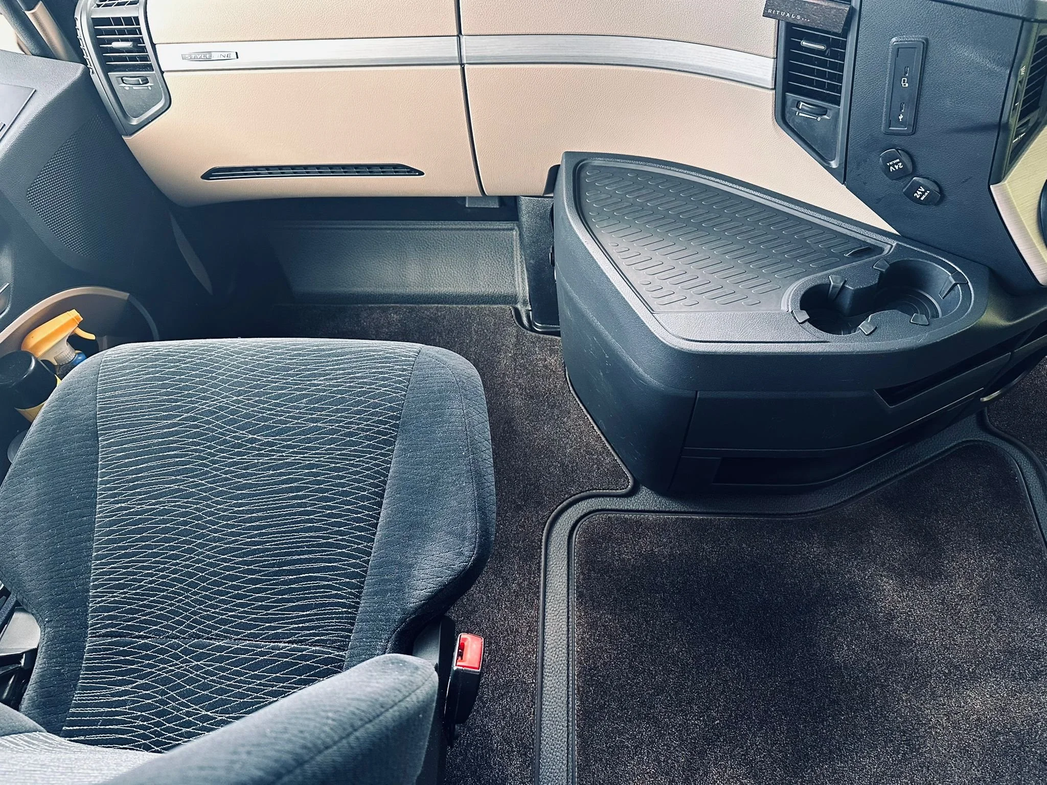 Deep Interior Cab Clean for P&S Logistics