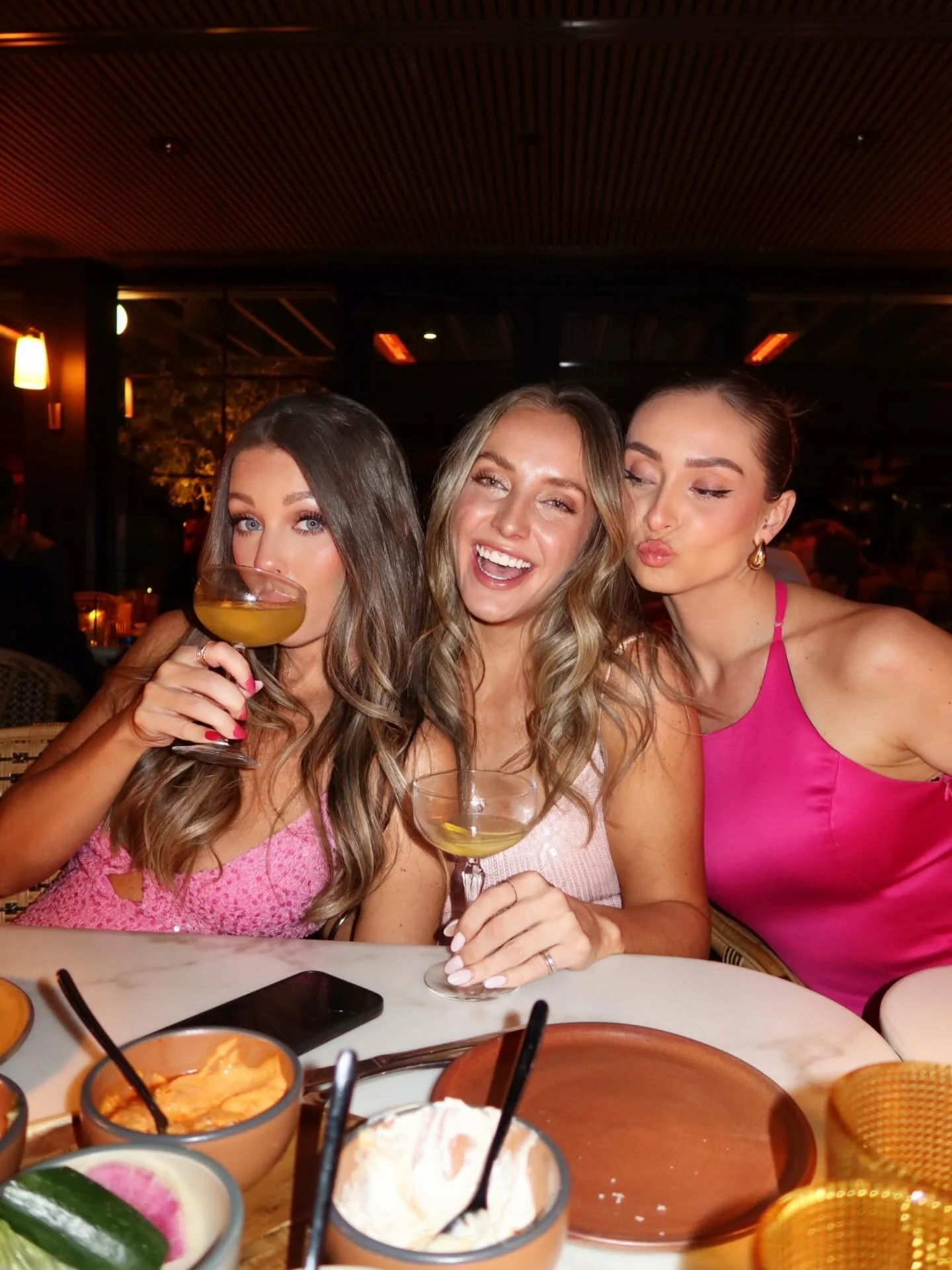 martinis, candlelight, and a table full of your people 

these are the moments that make a great weekend 🍸