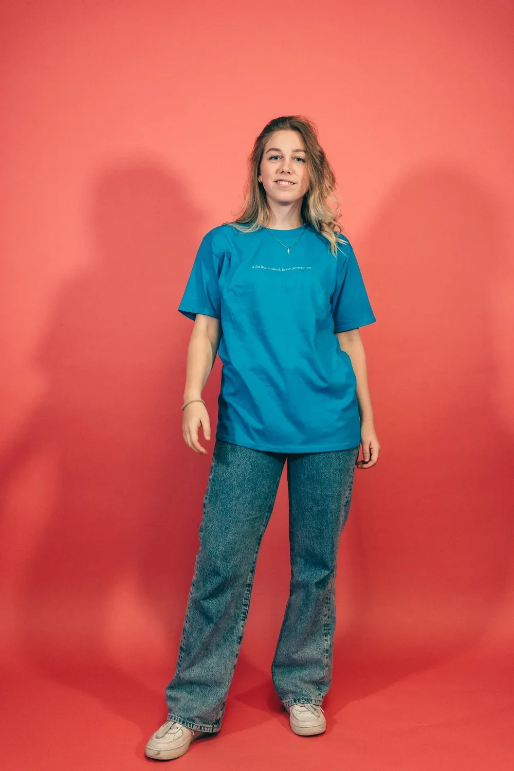 "a loving, united, brave generation" Sapphire blå Unisex T-skjorte