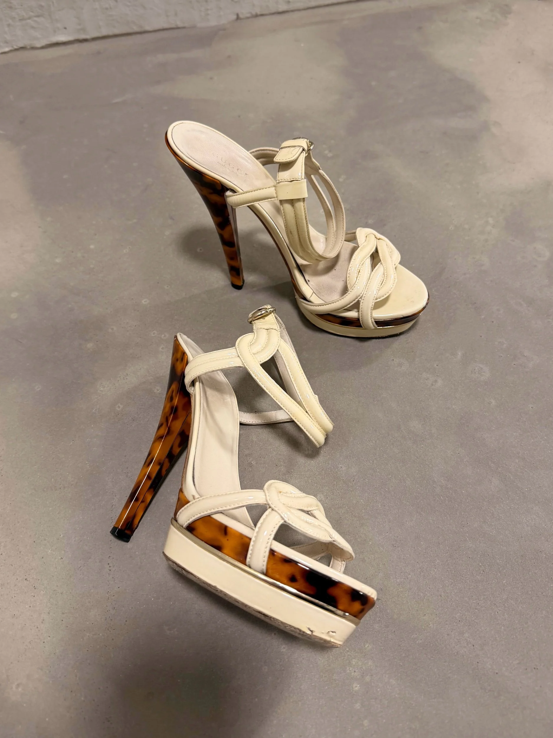 gucci cream patent leather platform sandals