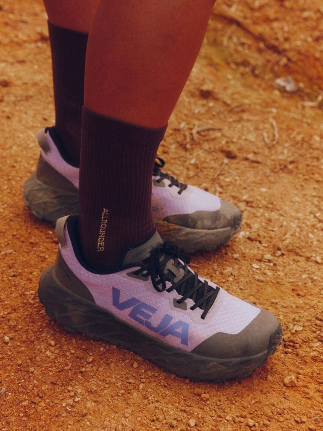 05_launch_lavande_acai_on_foot.jpg