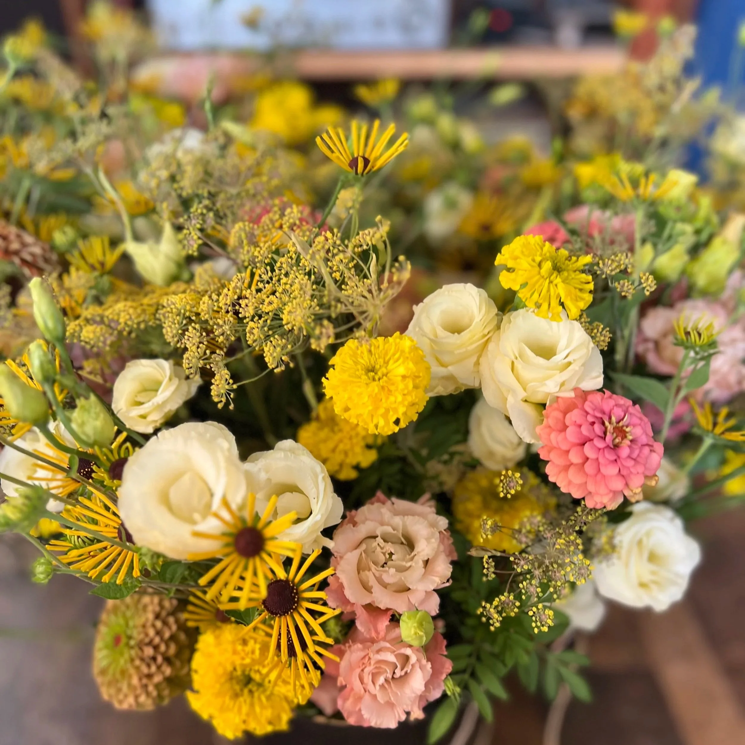 summer flower bundles in shades of yellow