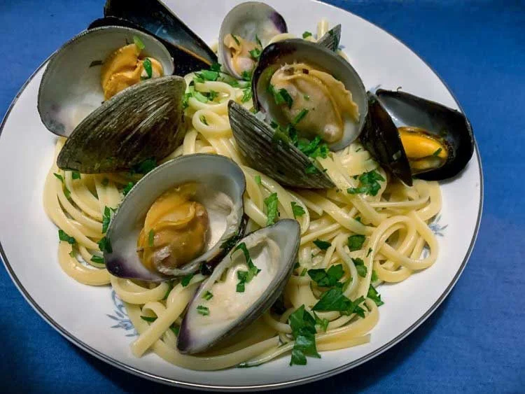 Linguine With Clams and Mussel