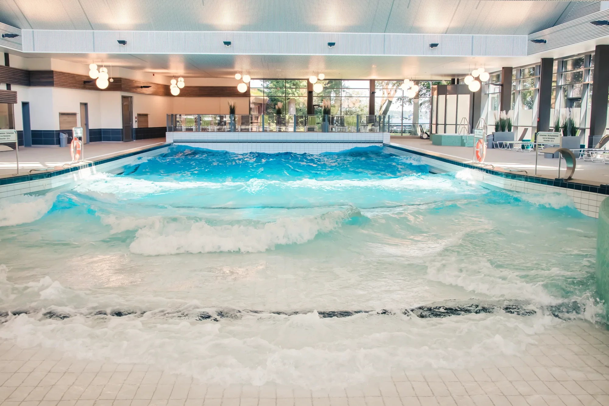 wellenbad-am-meer_bad-zwischenahn_wellenbecken_welle.png.webp