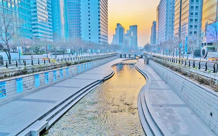 Cheonggyecheon Stream Park.jpg