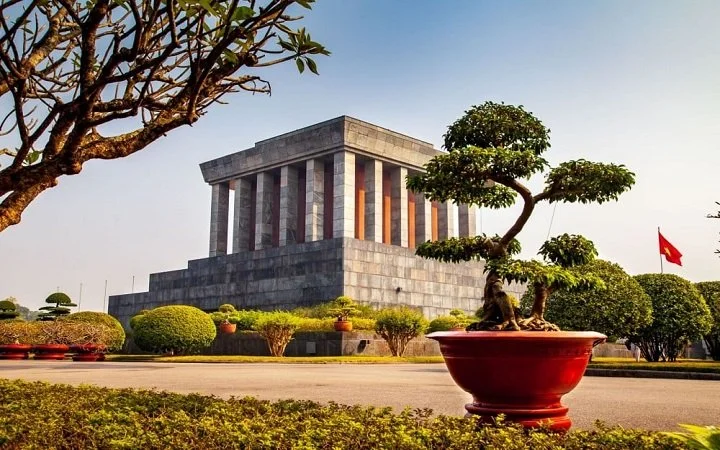 Ho Chi Minh Mausoleum.jpg