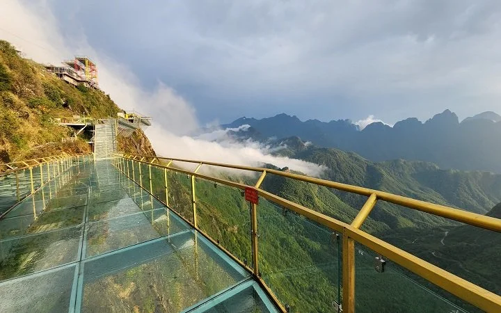 Sapa Glass Bridge.jpg