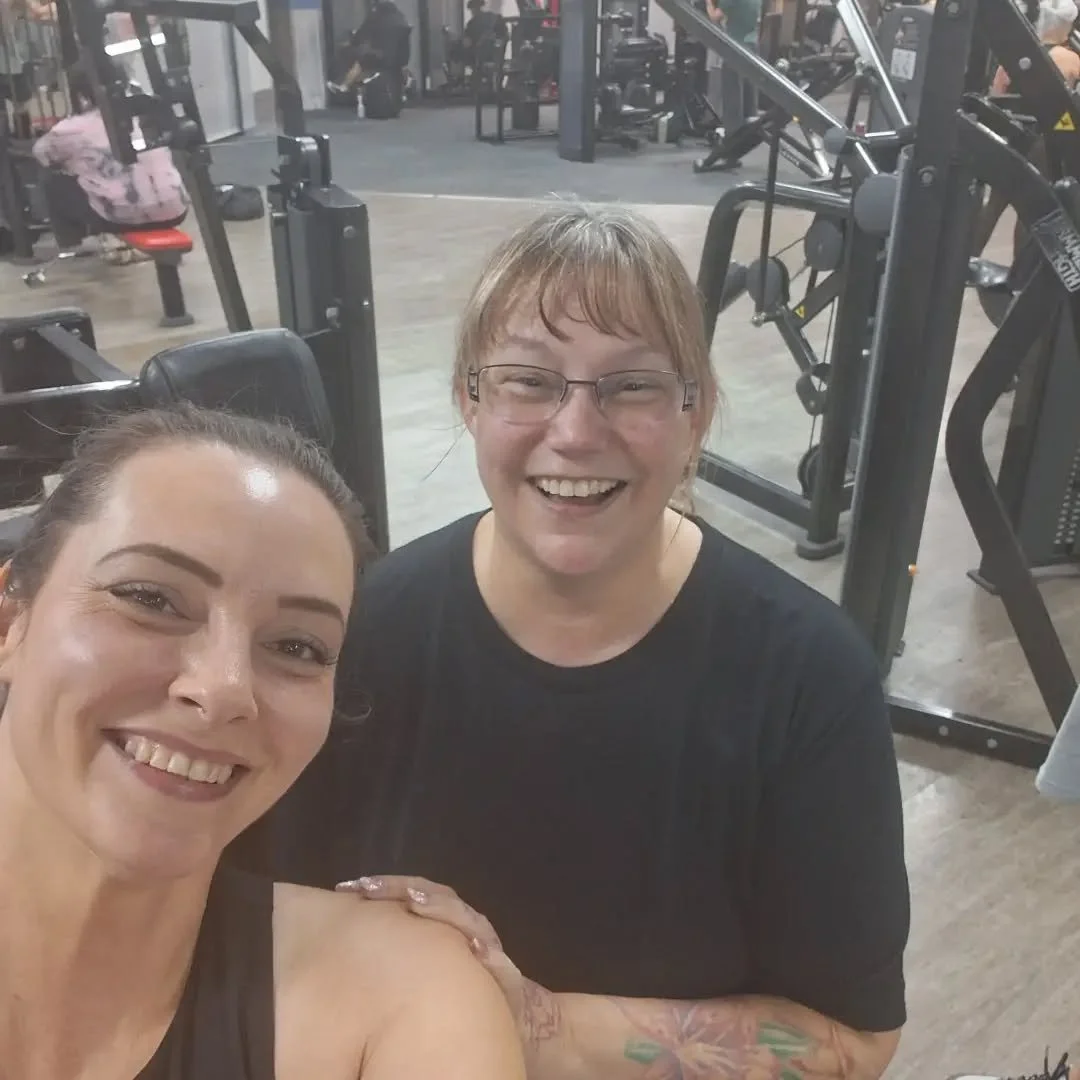 Glow up loading.....

I forgot how much I love lifting... I missed this part of me, so glad she is back and ready to get strong and lift heavy shit! This is the year of finding me again. 💜

Thanks mom (@tinagrayart) for letting me follow you around 