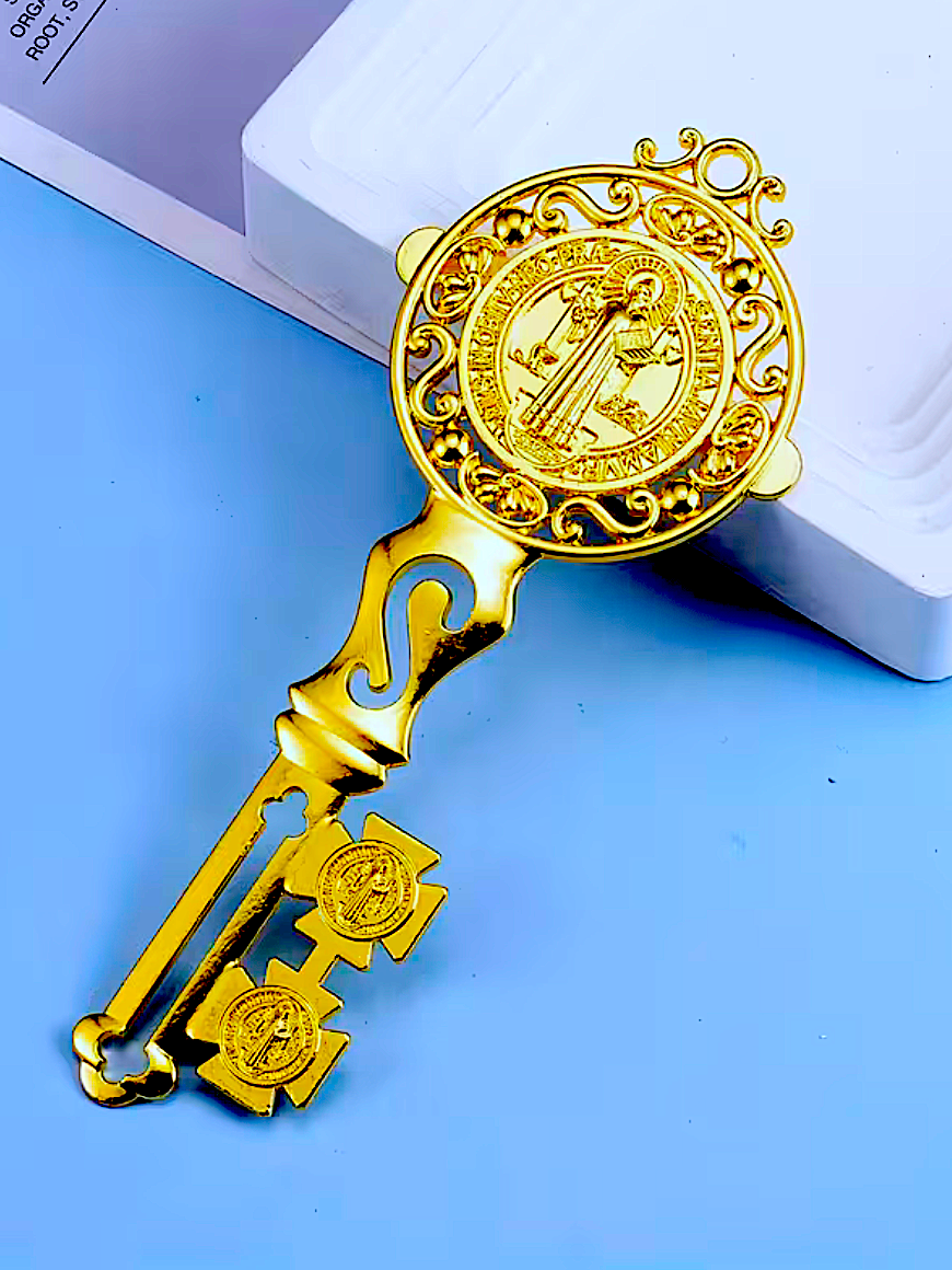 BENIDICT+SLEUTEL+GOUD+ON+DESK.png