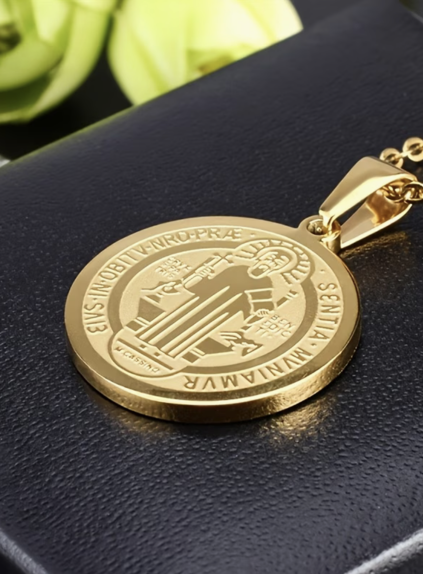 VADE+RETRO+SAINT+BENEDICT+GOLDEN+CROSS+PRAYER+YHVH+HOLY+SPIRIT+DIVINE+SPIRITUAL+RELIGIOUS+FAITH+BIBLE+REVMARIAPIO+JESUS+GOSPEL+WORSHIP+SACRED+JEWELRY