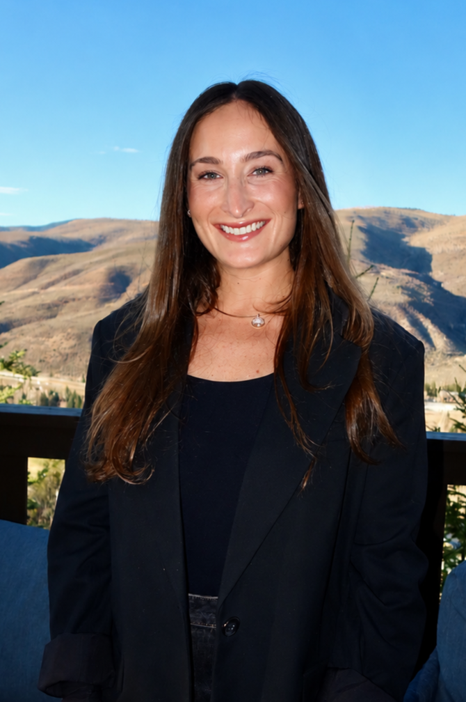 Founder of Z Rose Wellness Registered Dietitian and Lactation Consultant providing breastfeeding and nutrition support