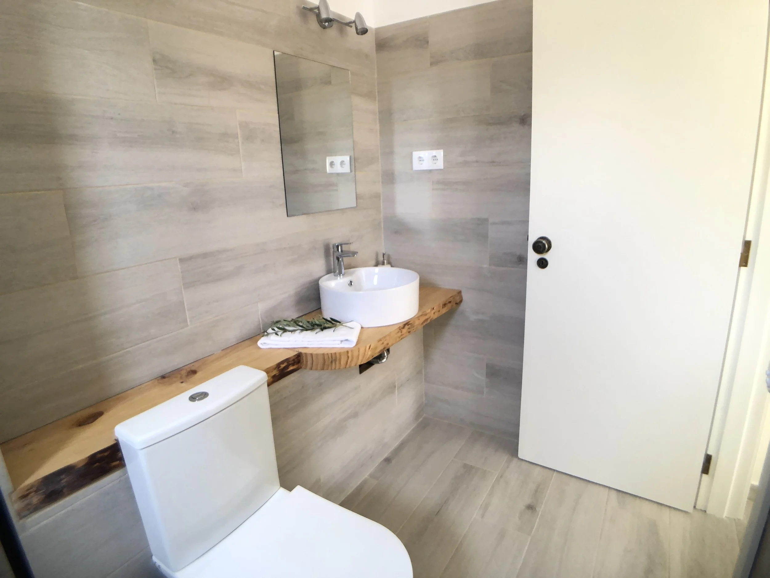 Poolside 1 bathroom.JPG