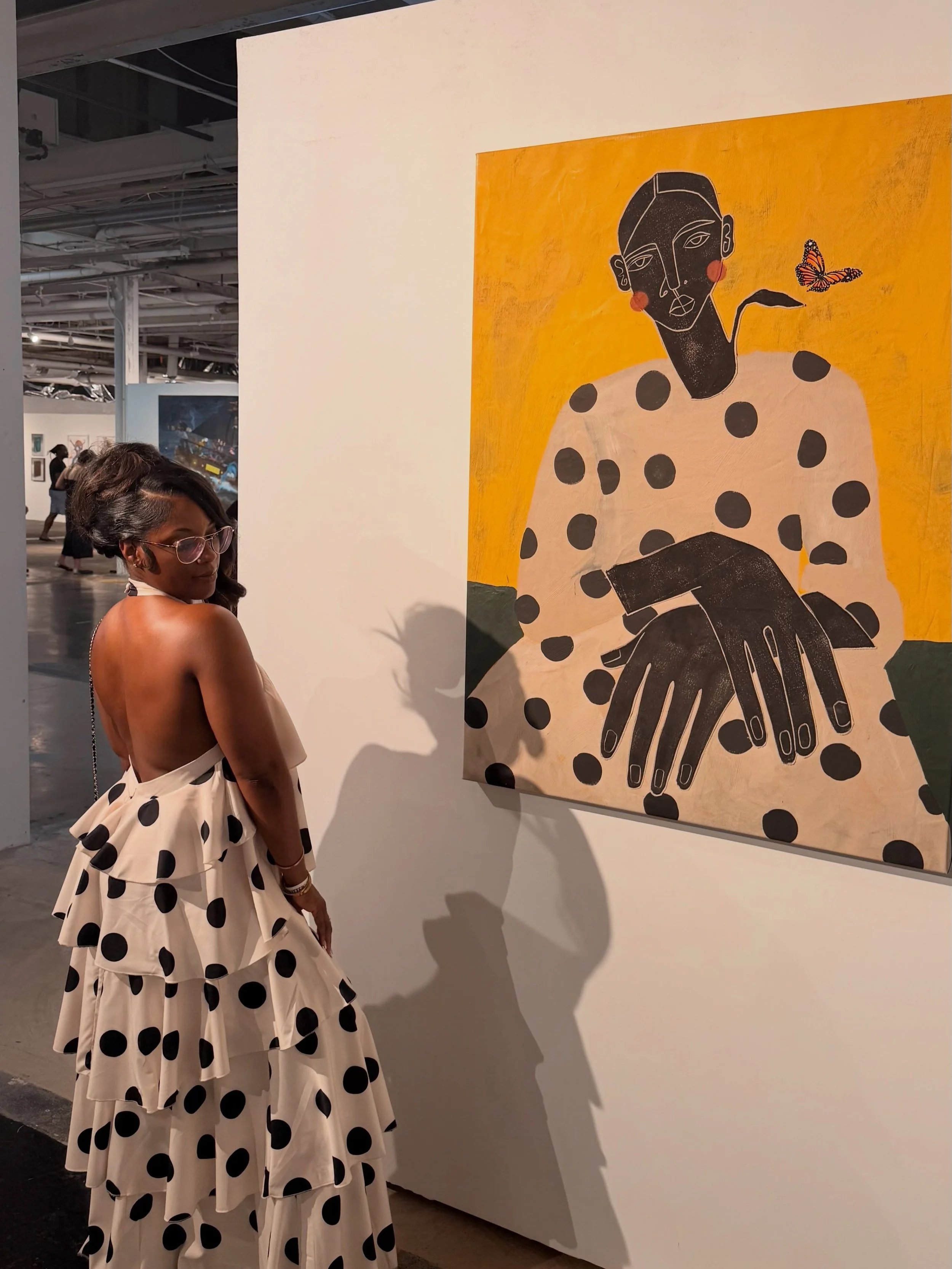 Art imitates life 🖼️

I picked out this polka dot dress to wear to the BUTTER Fine Art Fair and found myself standing next to a painting of a woman in polka dots. 

When I visit art exhibits, I love imagining what the artist was envisioning when the