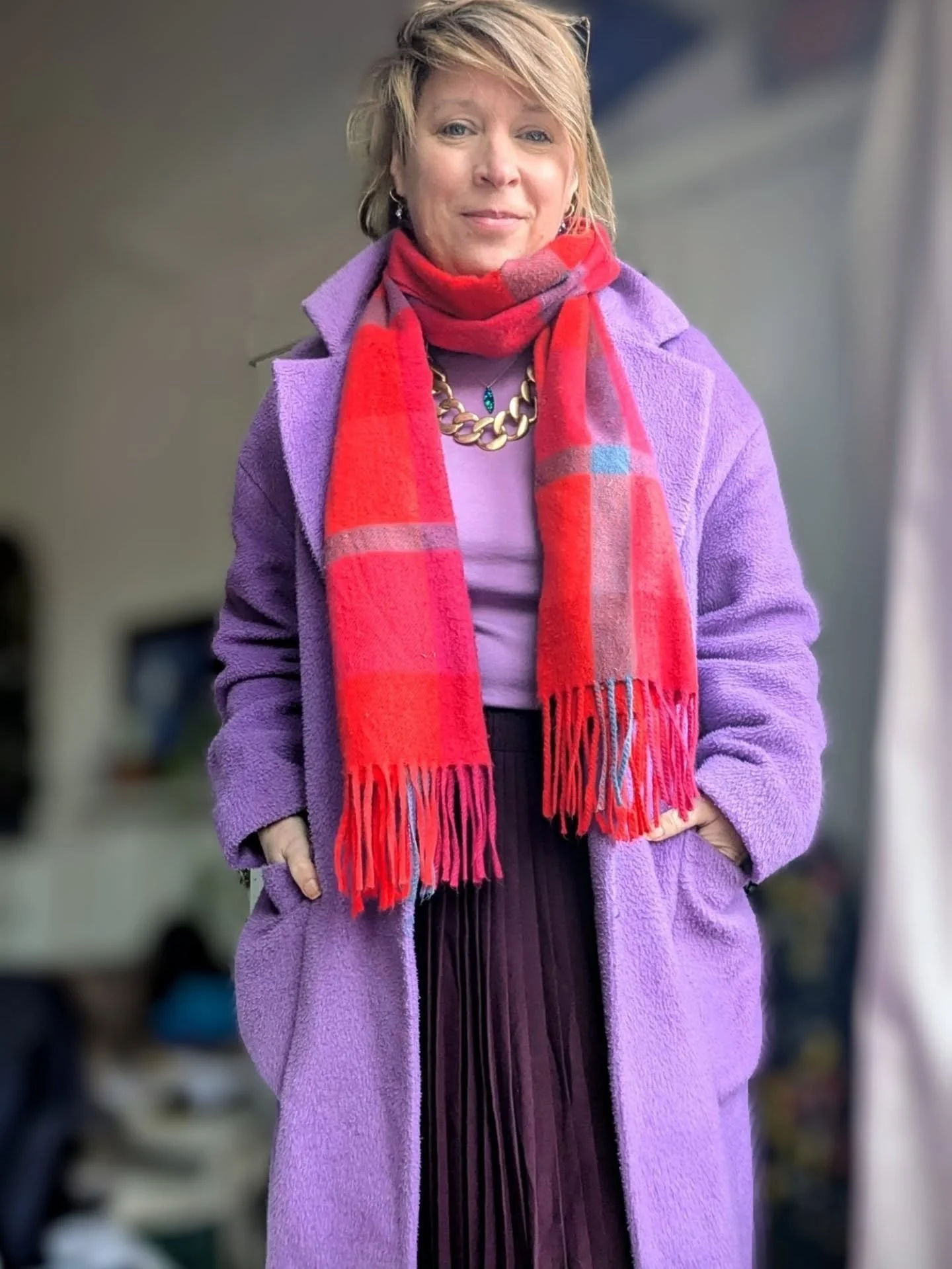 I've been challenging myself to wear some of the pieces that have been lurking in my wardrobe. I pushed myself with this colour combo. The skirt is a vintage @marksandspencer 
Top is a @tillybuttons  freya
Blouse/jacket is fabric from @minervadotcom 