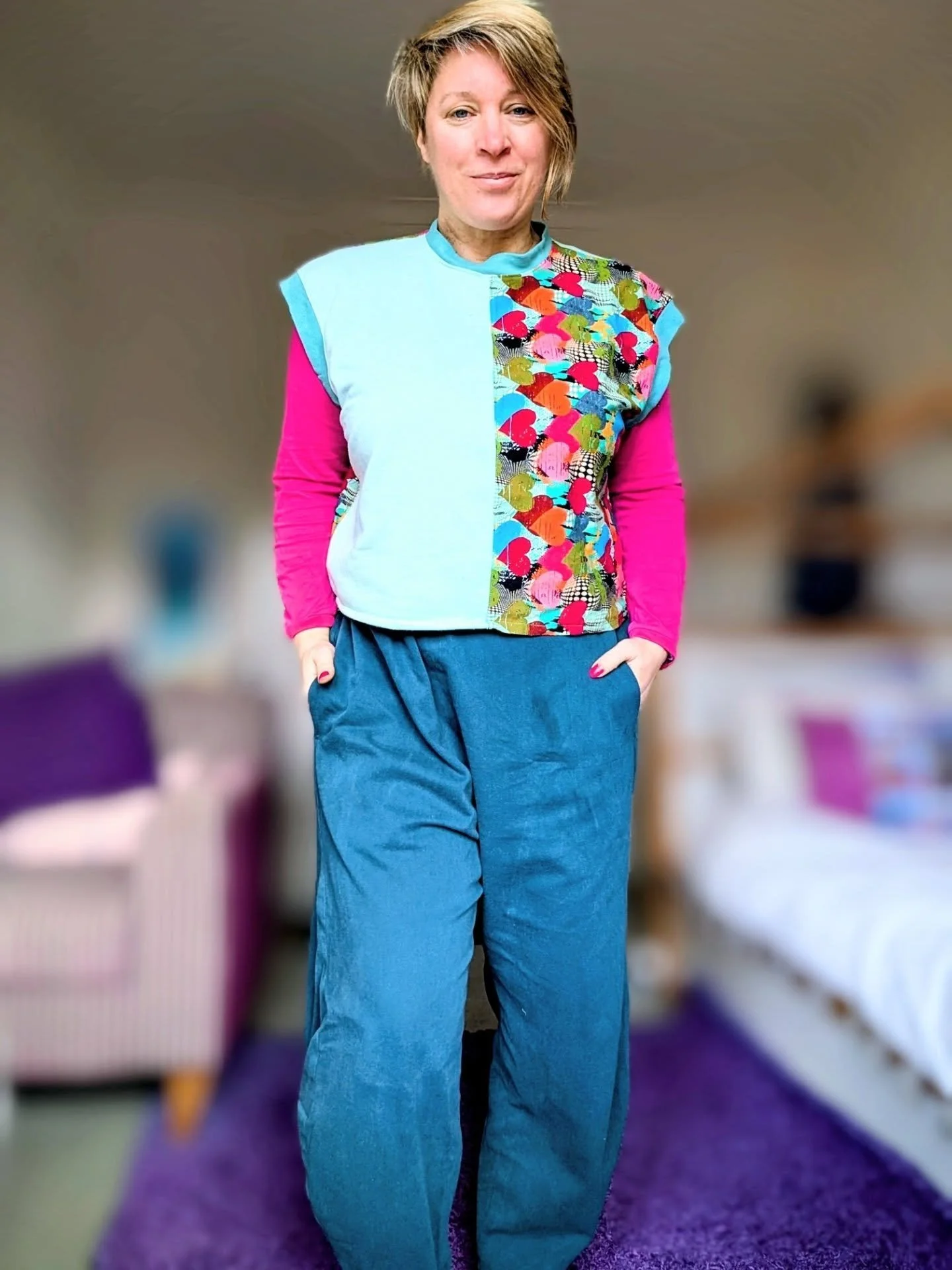 At this time of year I find that if I have a go to set of outfits variation I can feel comfortable and joyful even when it's chilly.
Over the years I have found the sweatshirt patterns I love and also these pairs of cotton twill trousers. (Fabric fro