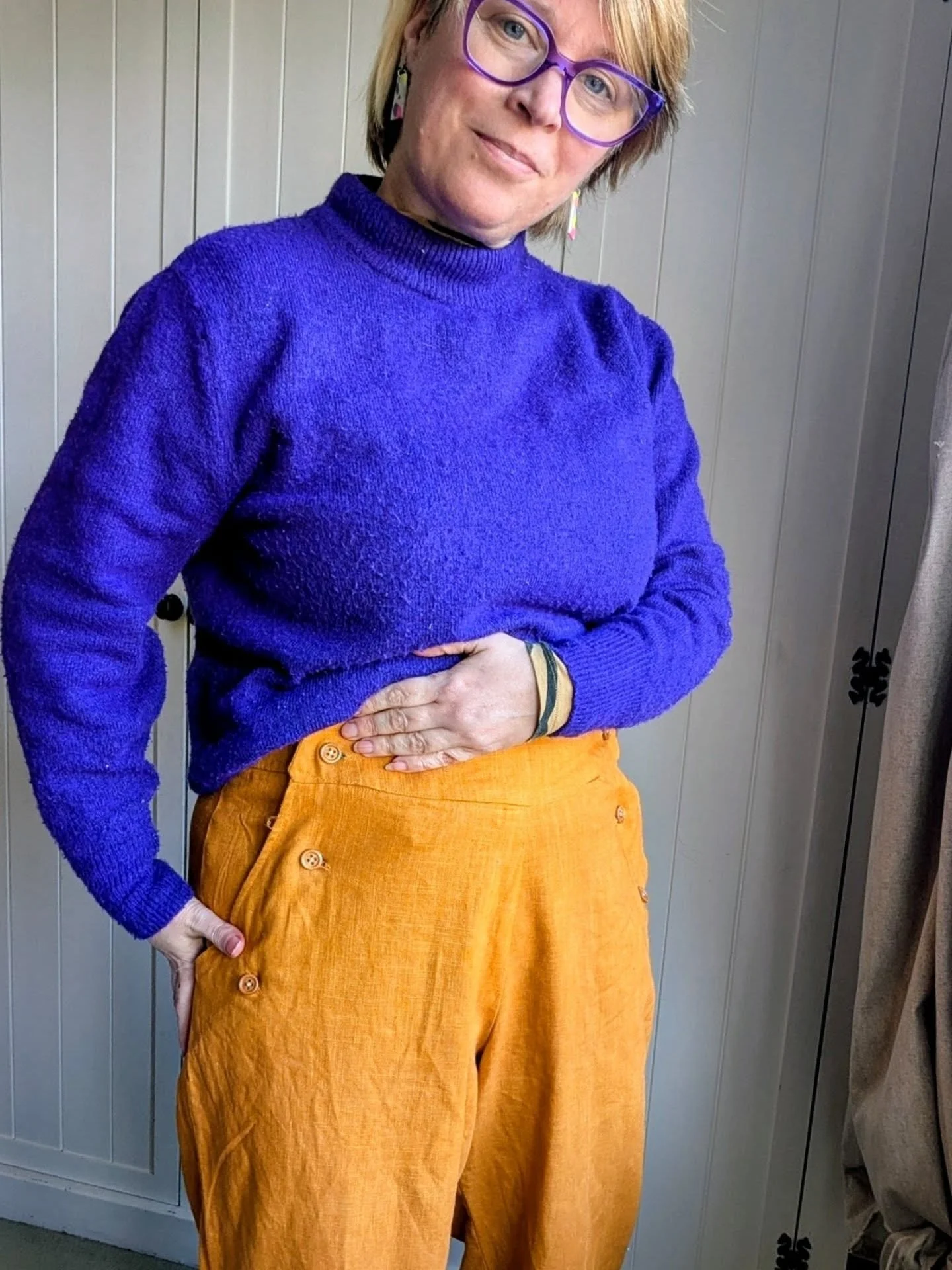 Exciting news. The victory trousers are the April pattern for the @the_weekend_sewing_club 
I tested the pattern for Sarah and it will be available in April.
They have a great button closure detail which means you can tweak it to suit your fit. Lovel