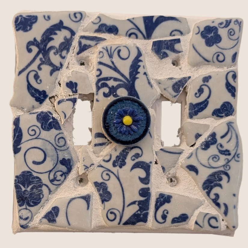 Delft Blue Broken China · Dual Toggle · Flower Medallion Fused Glass