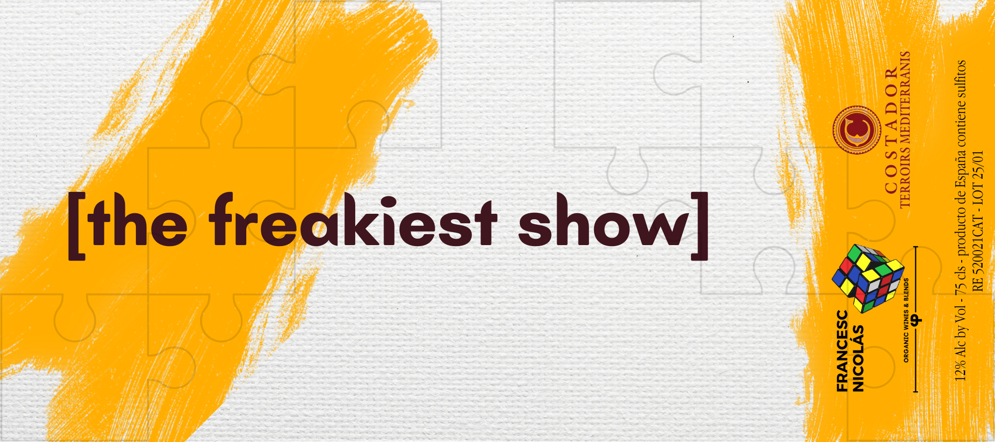 Etiqueta de bebida con fondo blanco, mancha anaranjada y textos en negro y naranja, mencionando 'los ingredientes orgánicos de vino y mezcla' y la bebida 'La más baja en alcohol, 12% de volumen' con un cubo Rubik en la parte inferior derecha.