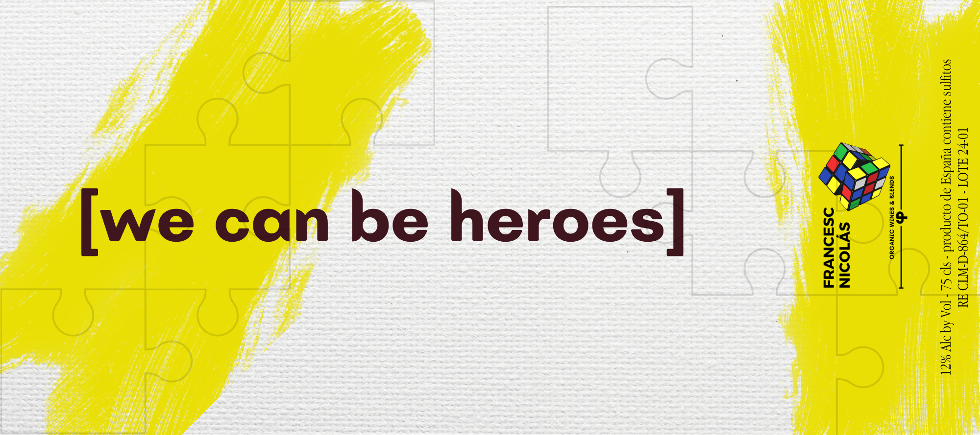 Publicidad de una bebida alcohólica con rompecabezas de rubik y texto en inglés que dice '[we can be heroes]'.