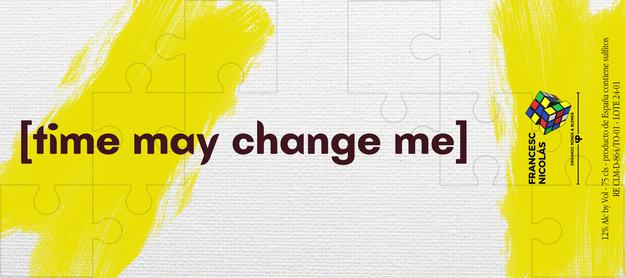 Embalaje de rompecabezas con pieza de rompecabezas en color vibrante y texto en inglés '[time may change me]' en letras grandes y moradas sobre fondo blanco con detalles en amarillo.