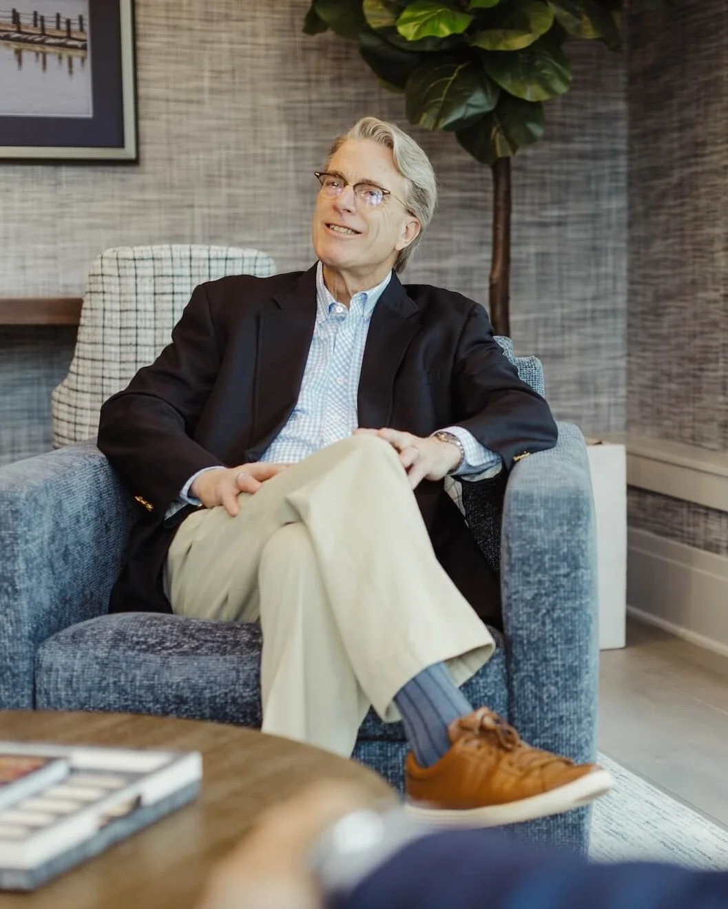 Grey Dunes client relaxes casually during a meeting with Bill Boer.