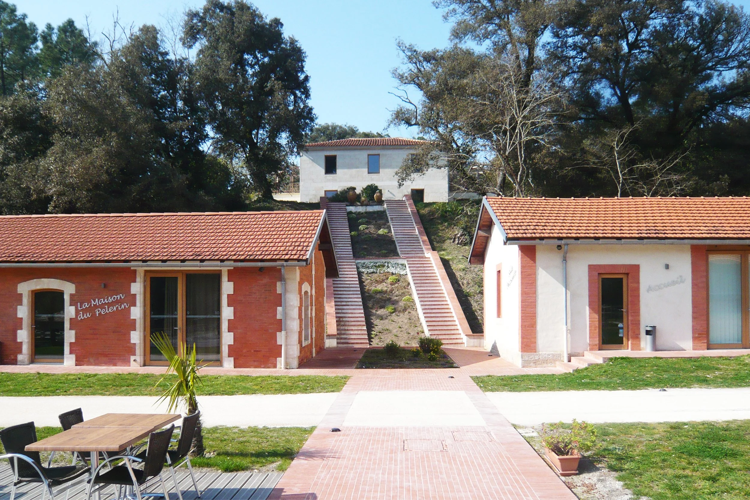 28-MaisondeGrave-Ext3.jpg
