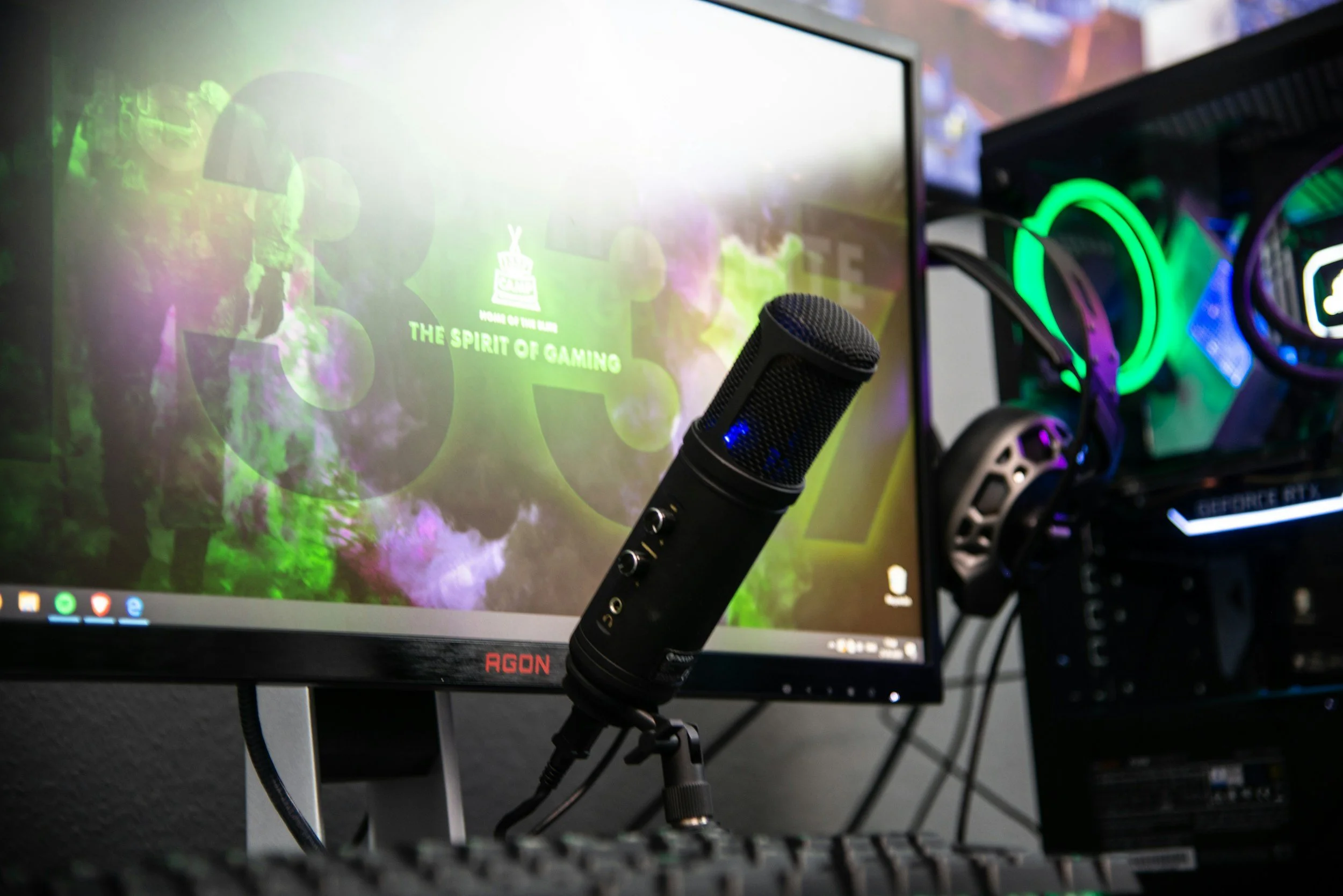 streamer desktop computer and mic setup