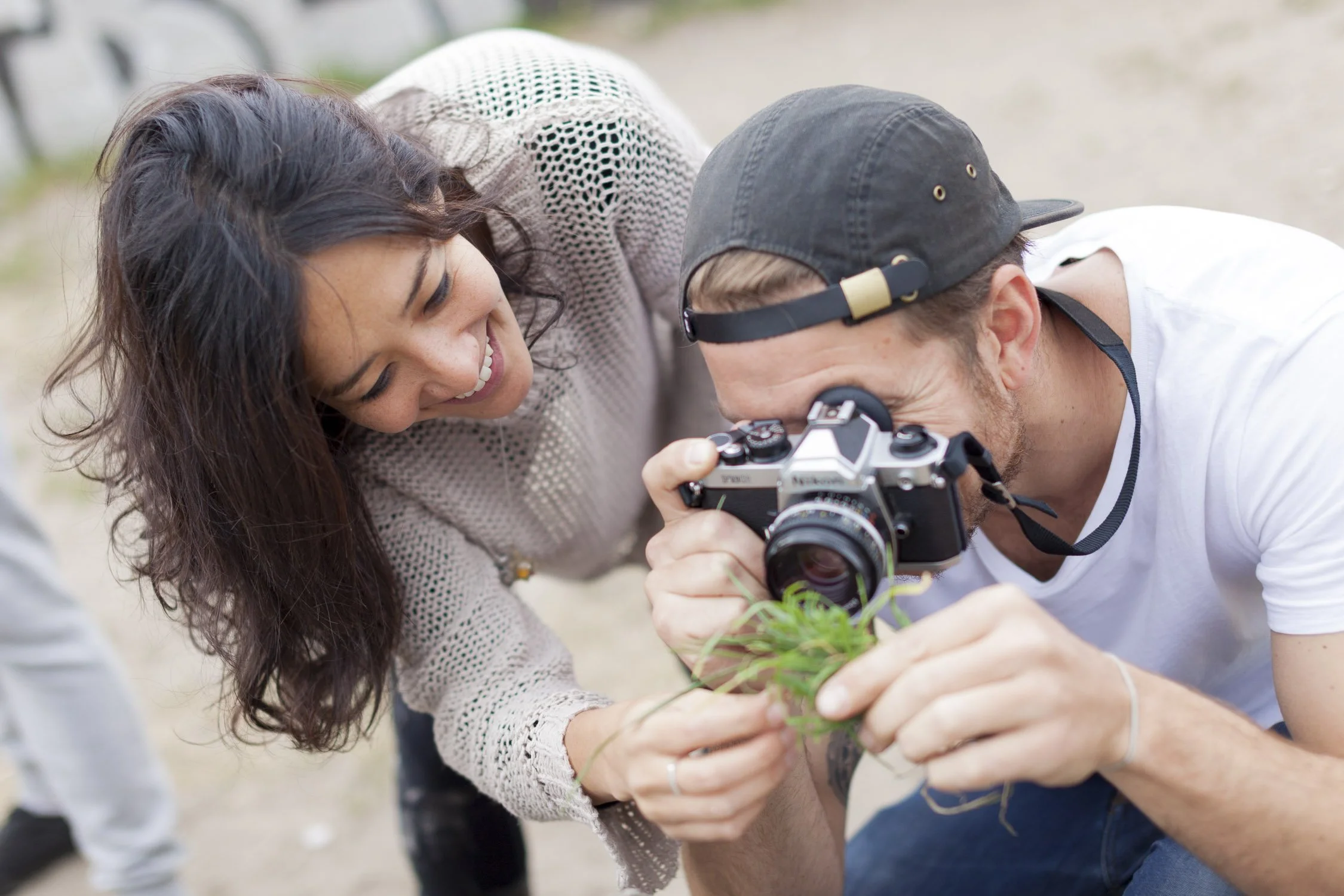 Beginner photography workshop in Barcelona working outdoors