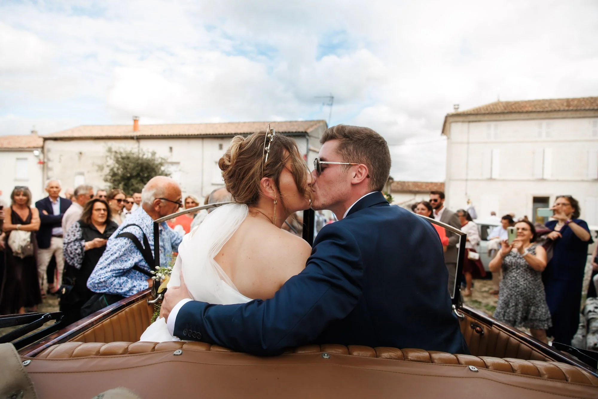 car-wedding-kiss.jpg