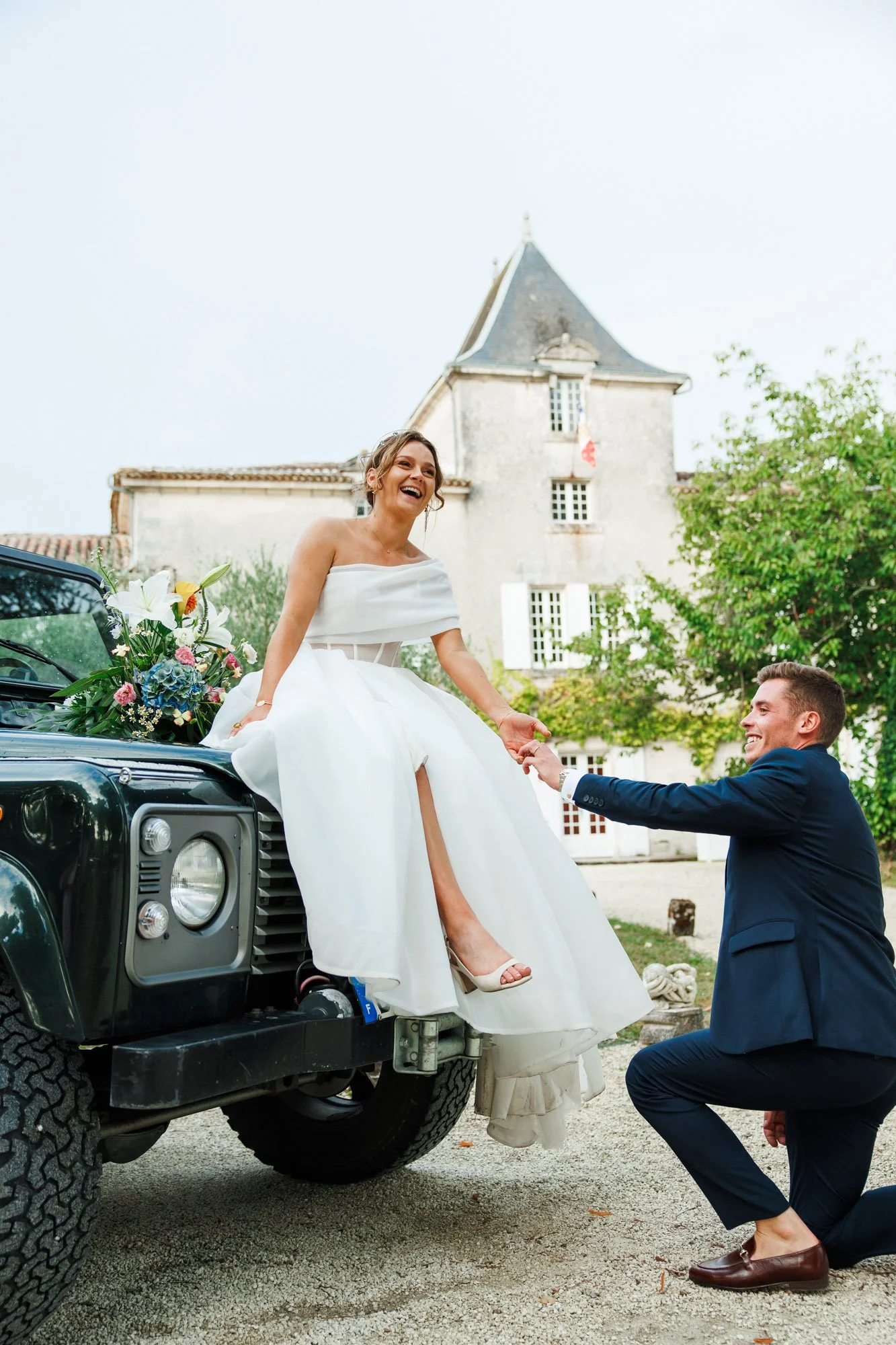 france-wedding-couple-car-natural.jpg