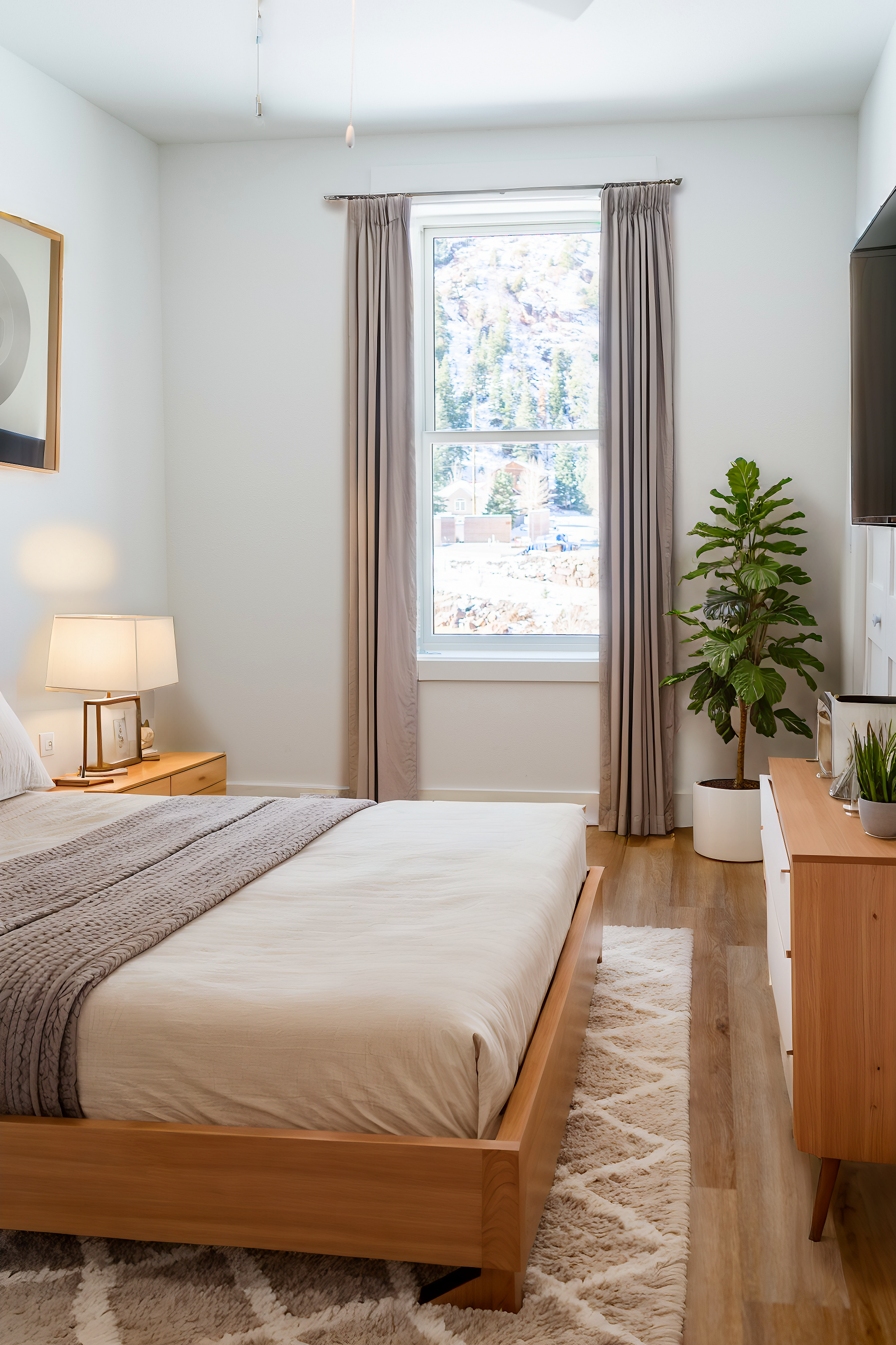 Shavano-back-bedroom - Bedroom - Scandinavian - 3.jpg