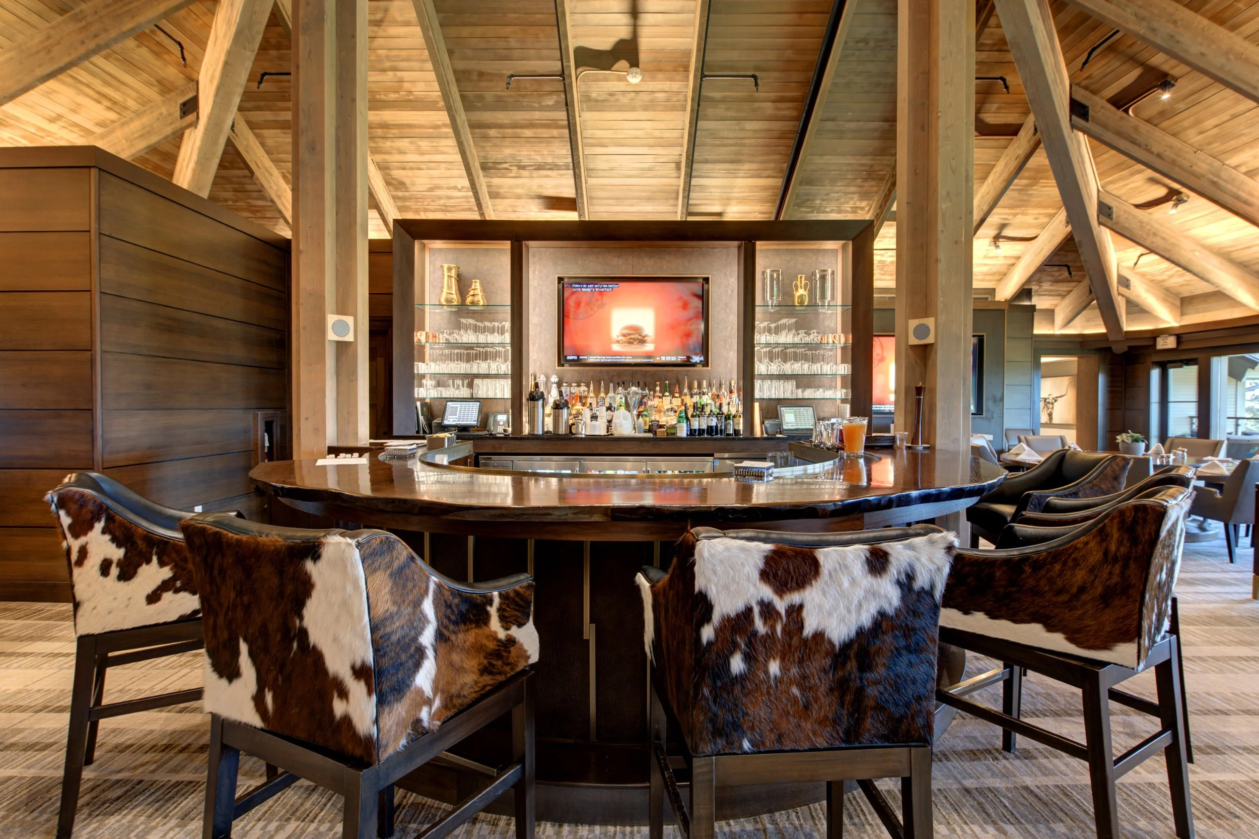 MNE'S LOCKER BAR.jpg