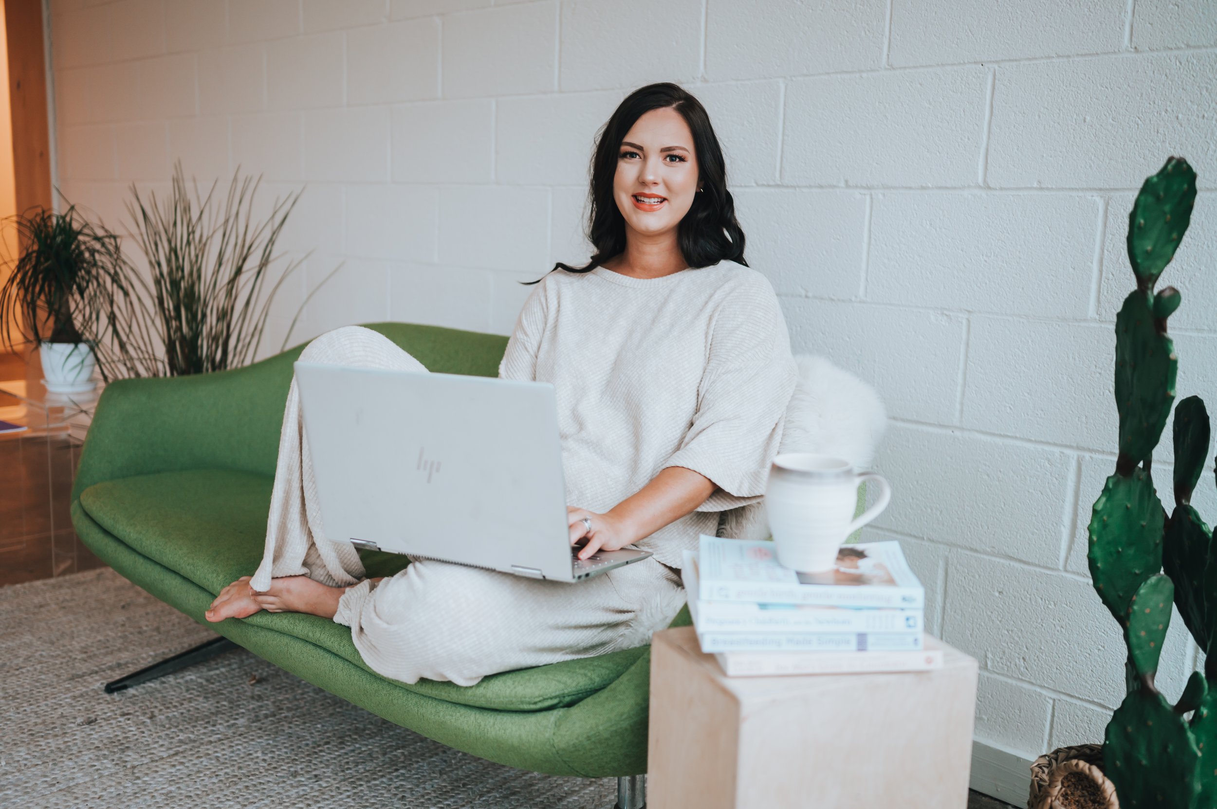 remote virtual assistant female