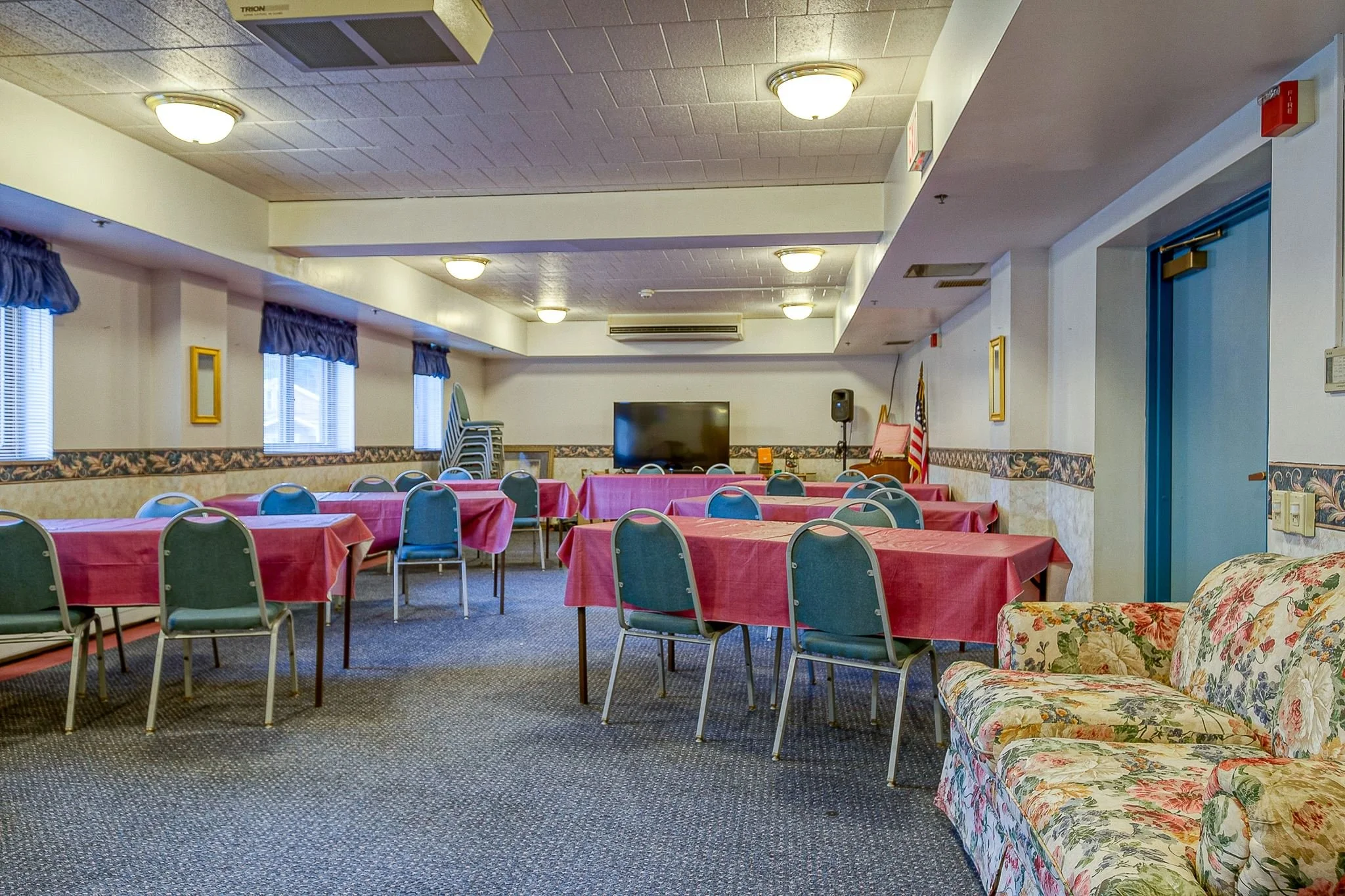 President's Square Apartments are conveniently located at 200 Jefferson Street in Evans City, PA. It consists of 52 apartments (24 one-bedroom, 2 two-bedrooms, and 26 efficiencies) of affordable housing for limited-income individuals. Rent is based o