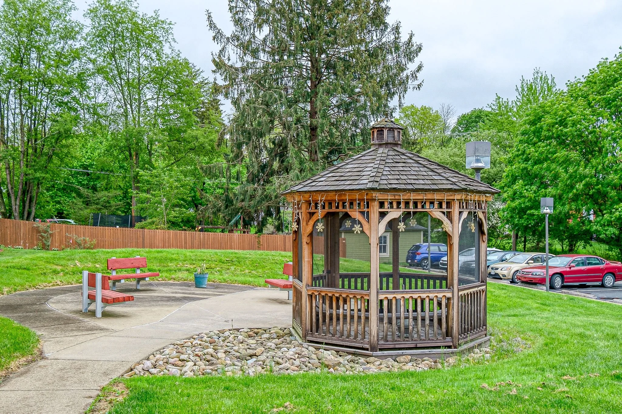 President's Square Apartments are conveniently located at 200 Jefferson Street in Evans City, PA. It consists of 52 apartments (24 one-bedroom, 2 two-bedrooms, and 26 efficiencies) of affordable housing for limited-income individuals. Rent is based o